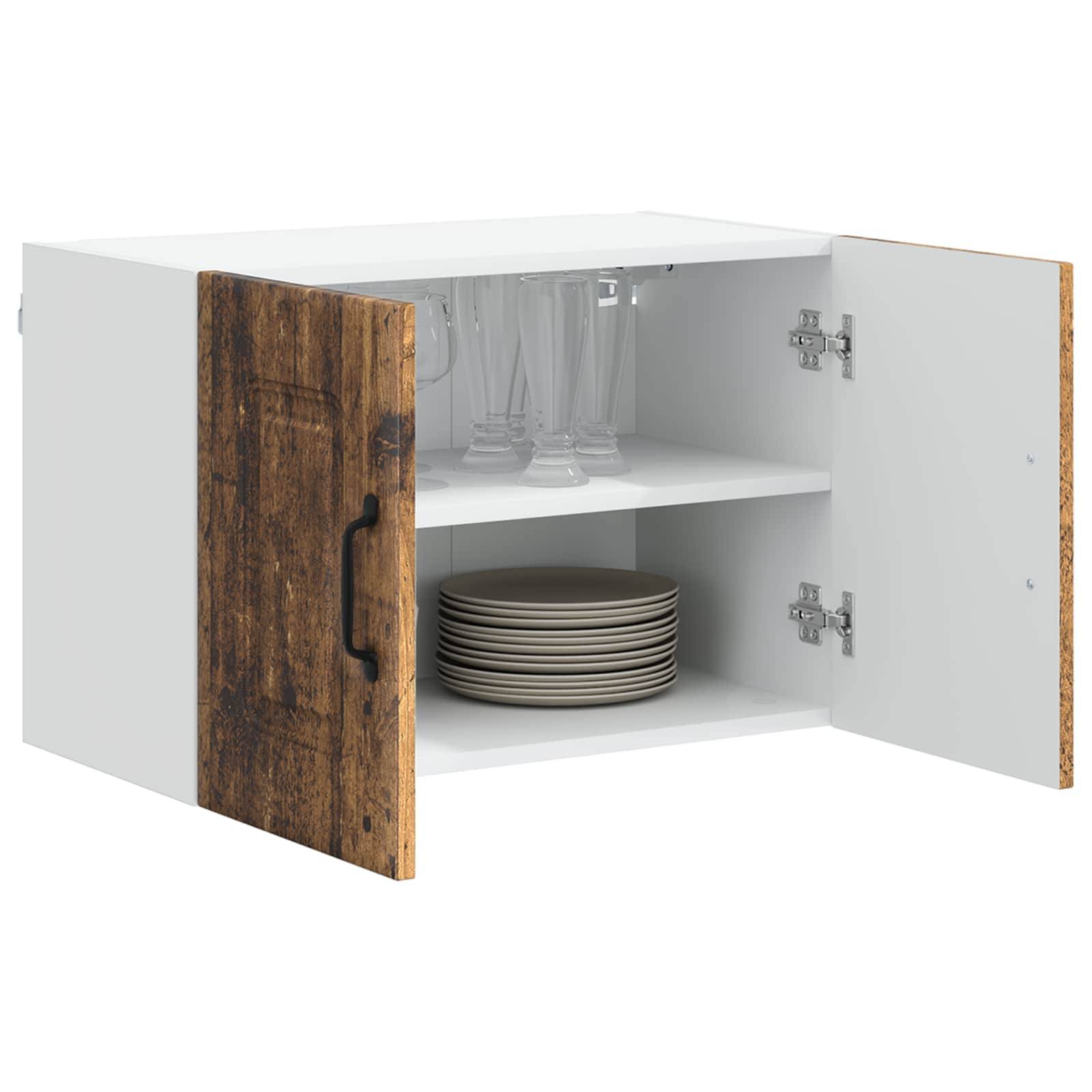 Ein weißer Wandschrank mit zwei Holztüren, die geöffnet sind und gestapelte Teller auf dem unteren Regal sowie Gläser auf dem oberen Regal zeigen.