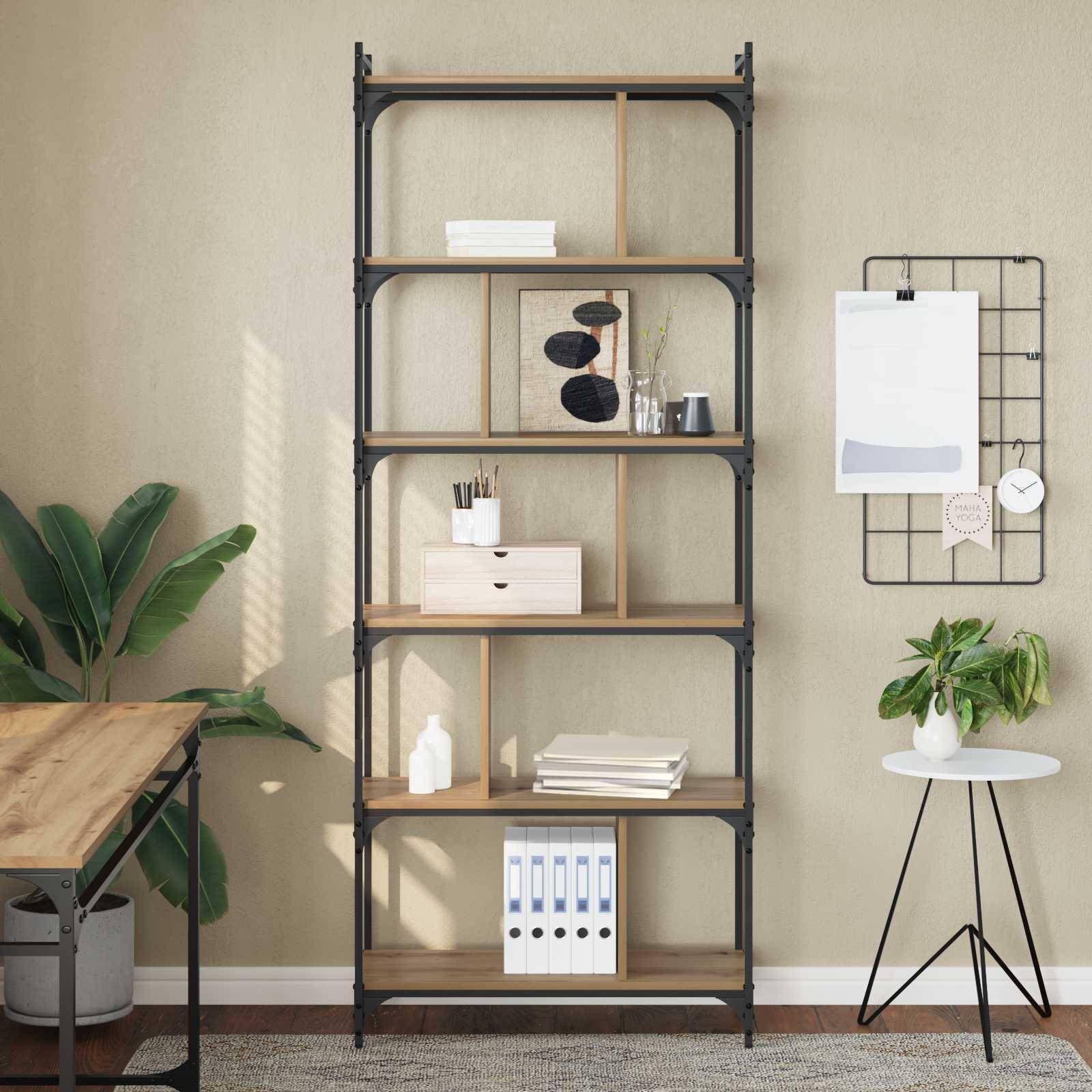 Modernes Homeoffice mit hohem offenem Regal, das Bücher, Aufbewahrungsboxen und Deko hält, plus ein Wandgitter-Organizer und ein kleiner Pflanzentisch neben einem Schreibtisch und einer großen Pflanze.