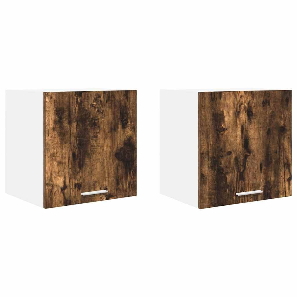 Zwei an der Wand montierte braune Holzschränke mit silbernen Griffen vor weißem Hintergrund.