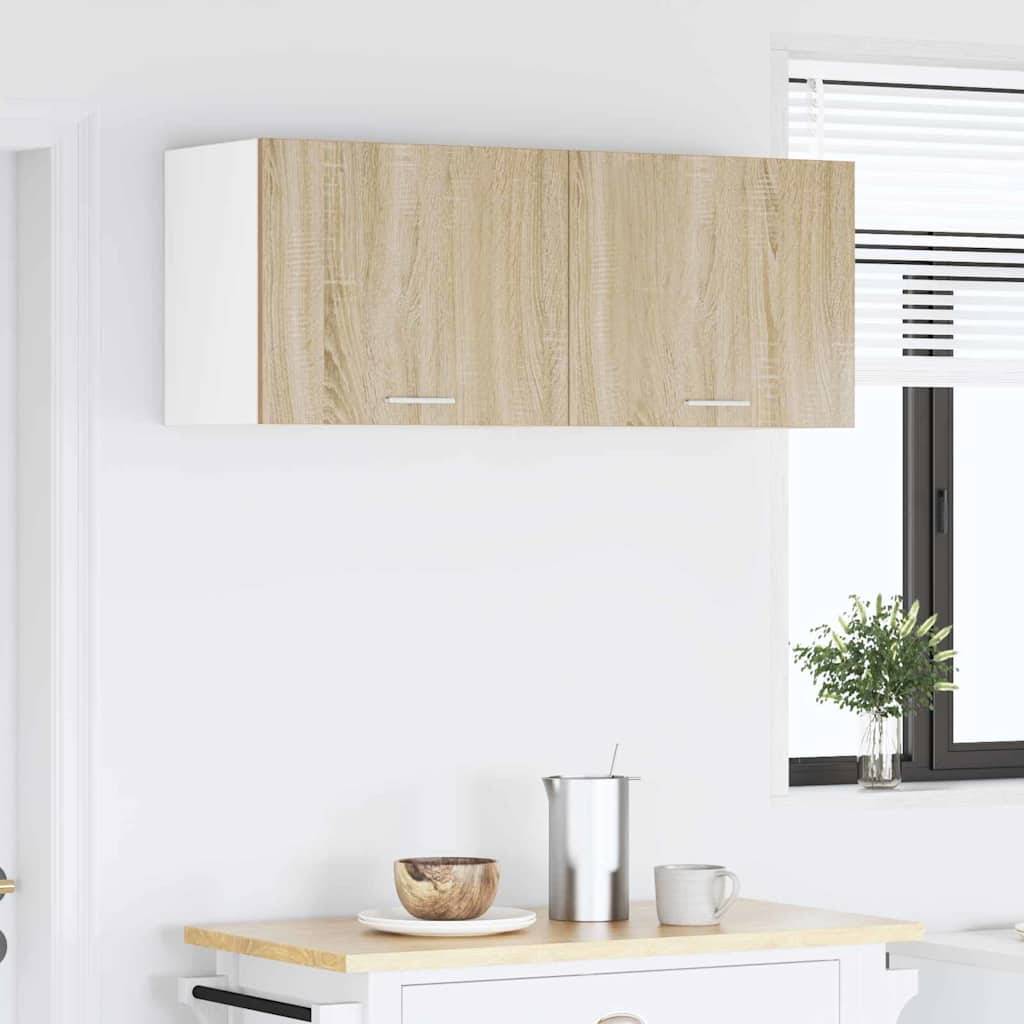 Holzküchenschrank an weißer Wand, kleine Topfpflanze am Fenster, Arbeitsplatte mit Holzschale und Metallbehälter. Minimalistische Einrichtung.