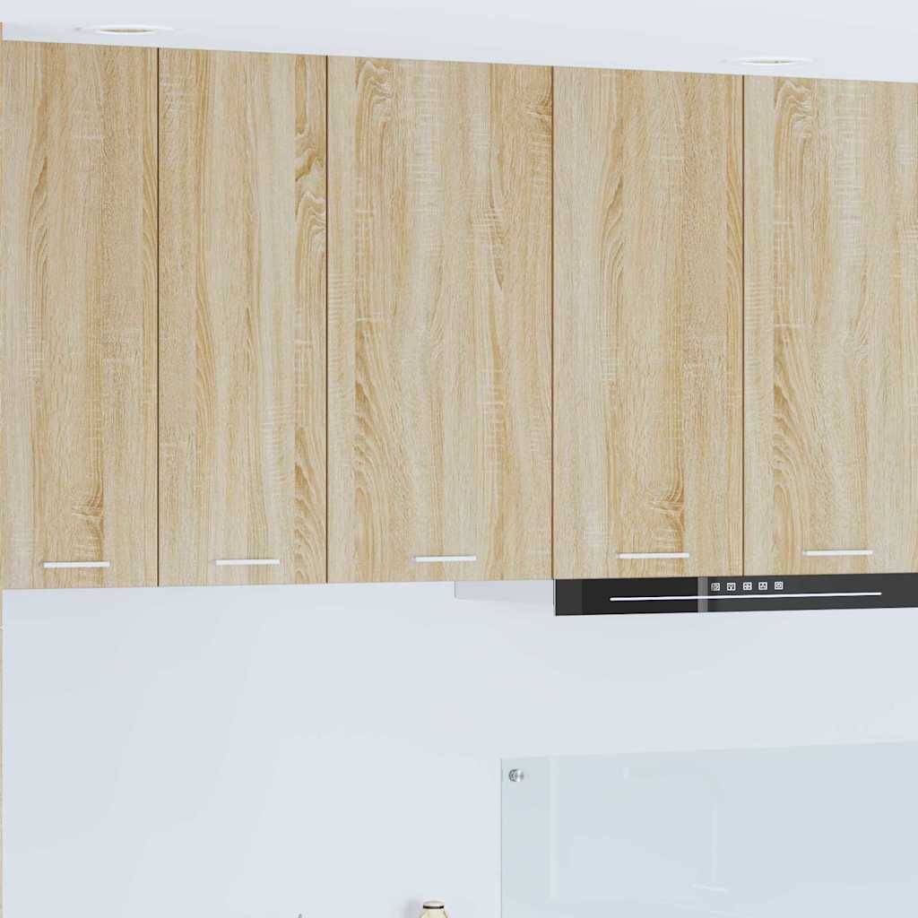 Holzküchenschränke mit minimalistischen Griffen sind über einer weißen Arbeitsplatte montiert und verfügen über moderne Unterbaubeleuchtung.