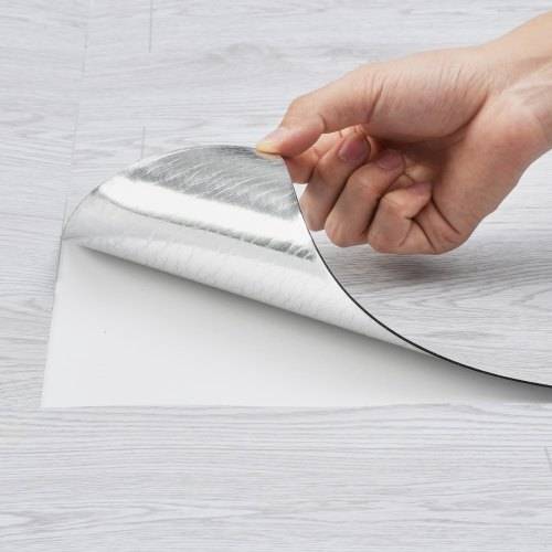 VEVOR Selbstklebende Vinyl-Bodenfliesen 990 x 60 cm, 1,5 mm dick, abziehen und aufkleben, hellgraue Holzmaserung, DIY-Bodenbelag für Küche, Esszimme