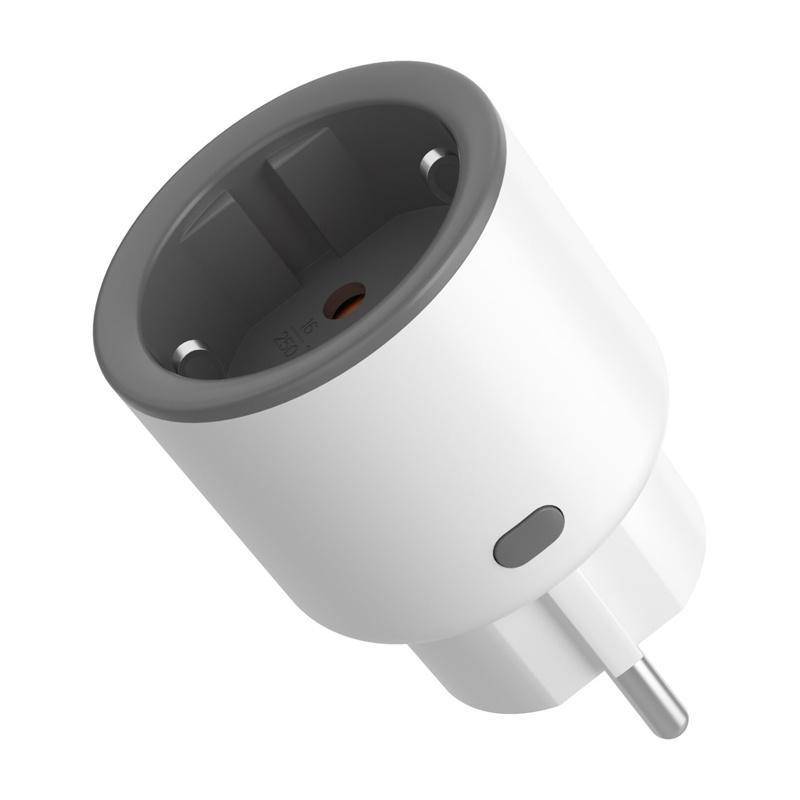 Ein weißer Smart Plug mit rundem Design und Powertaste, geeignet für europäische Steckdosen, ermöglicht die Fernsteuerung von Geräten.