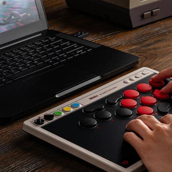 8BitDo Arcade Stick für PC, All-Button Design, Bluetooth 2,4G USB, 4 programmierbare Tasten, 1000mAh