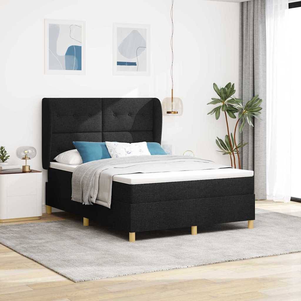 Ein modernes Schlafzimmer mit einem schwarzen gepolsterten Bett, weißer Bettwäsche, hellem Holzboden, zwei abstrakten gerahmten Kunstwerken und einer hohen Pflanze.
