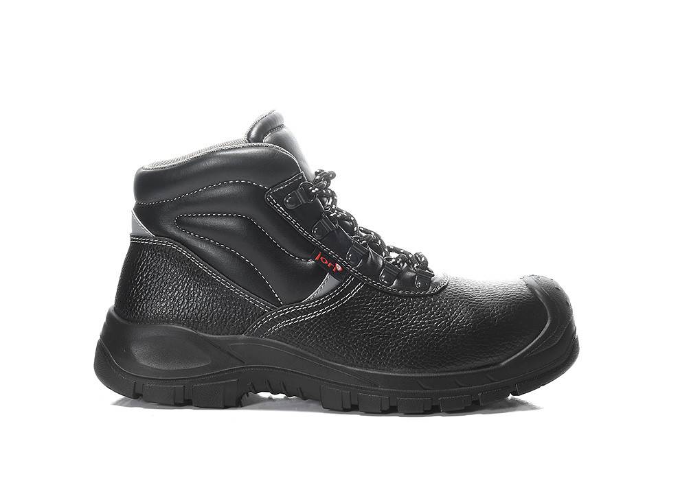 Ein schwarzer Arbeitsschuh aus Leder mit verstärkter Zehenkappe, robusten Schnürsenkeln und einer dicken Profilsohle, die für Sicherheit und Komfort in arbeitsintensiven Umgebungen konzipiert ist.