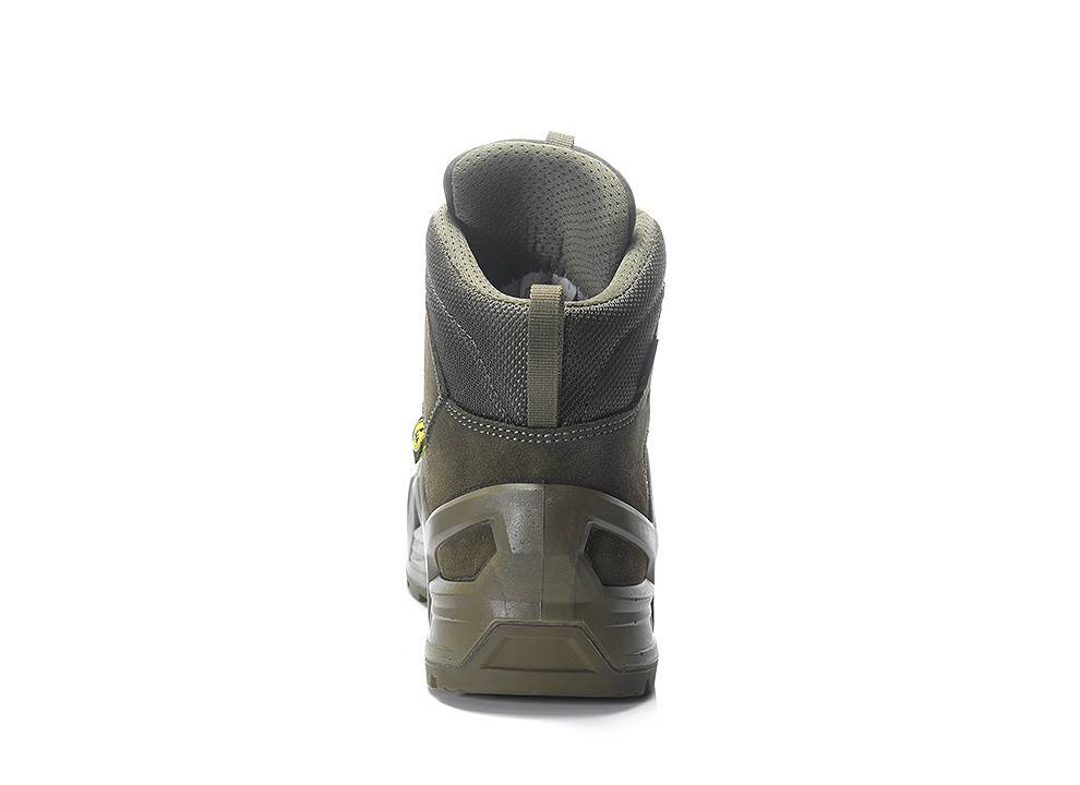 Ein einzelner brauner Wanderschuh, von hinten gezeigt, mit robuster Sohle und verstärkter Ferse, konzipiert für Outdoor-Aktivitäten.