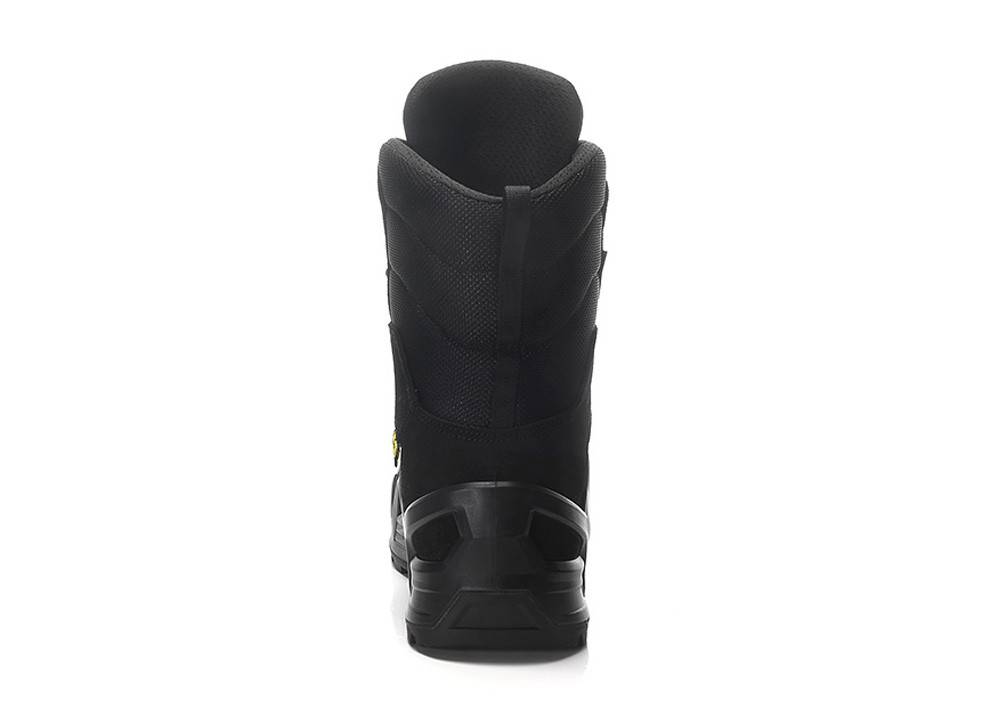 Ein schwarzer Stiefel, von hinten gezeigt, mit einem hohen, strukturierten Kragen und einer robusten Sohle.