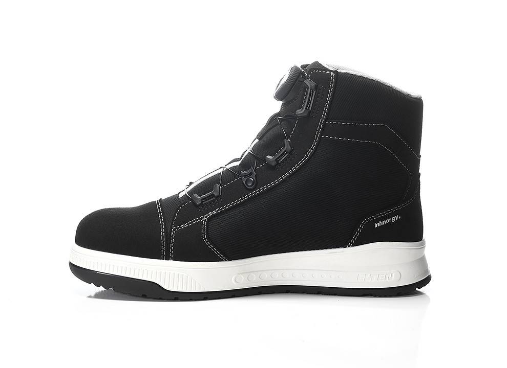 Ein schwarzer High-Top-Sneaker mit weißen Sohlen und detaillierter Naht, ausgestattet mit Schnürsenkeln und einem Reißverschluss an der Seite, konzipiert für lässige Kleidung.