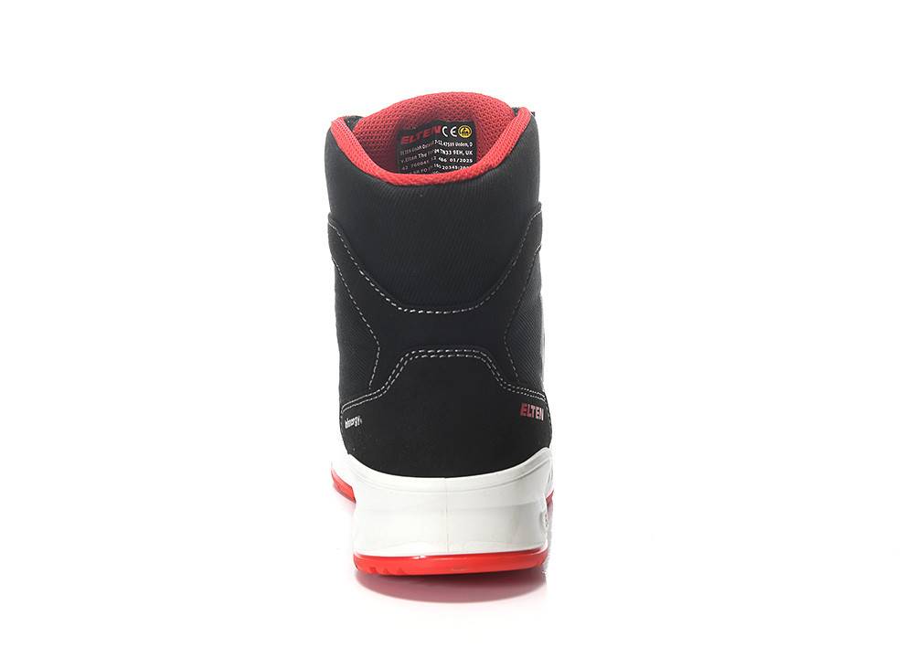 Schwarzer und roter High-Top-Sneaker, von hinten betrachtet, mit dicker weißer Sohle und rotem Innenfutter.
