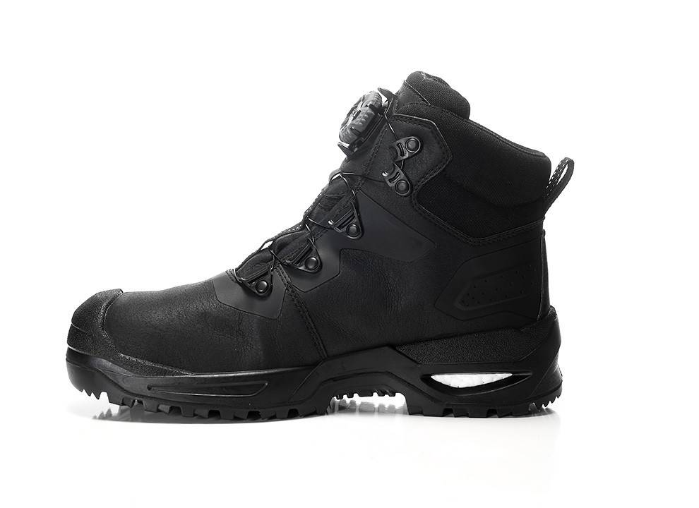 Ein schwarzer taktischer Stiefel mit robuster Sohle, sicherem Riemensystem und strapazierfähigem Material, entwickelt für Outdoor- und anspruchsvolle Geländeaktivitäten.