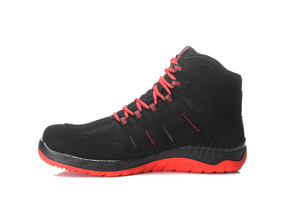 Ein schwarzer Wanderschuh mit roten Schnürsenkeln und roten Sohlenakzenten, entwickelt für Outdoor-Aktivitäten und mit Fokus auf Robustheit und Stil.