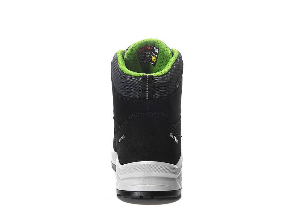 Ein schwarzer und grüner High-Top-Sneaker, von hinten betrachtet, mit einer weißen Sohle und einer strukturierten Ferse für zusätzliche Traktion.