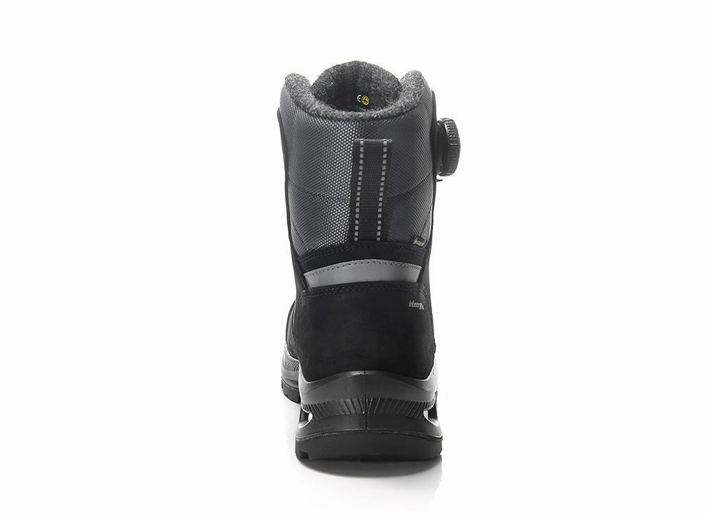 Rückansicht eines schwarzen Winterstiefel mit robuster Sohle und reflektierenden Details, entwickelt für Schutz vor Kälte und gute Traktion.