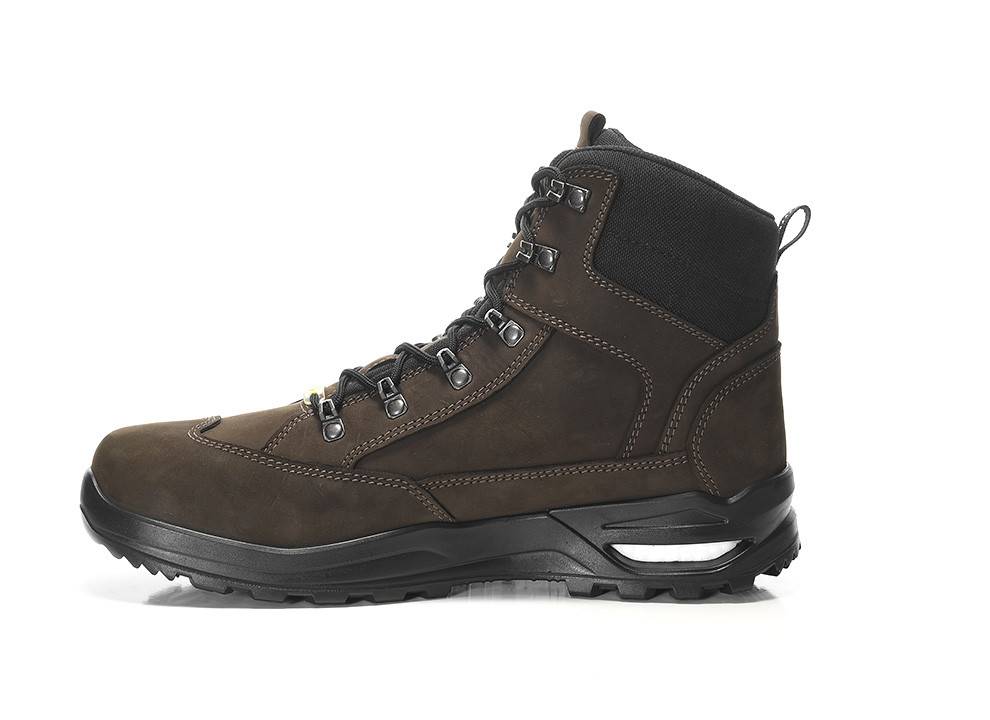 Ein robuster brauner Wanderschuh mit schwarzen Schnürsenkeln und einer strukturierten Sohle wird in Seitenansicht gezeigt, wobei sein stabiles Design und die Knöchelunterstützung hervorgehoben werden.