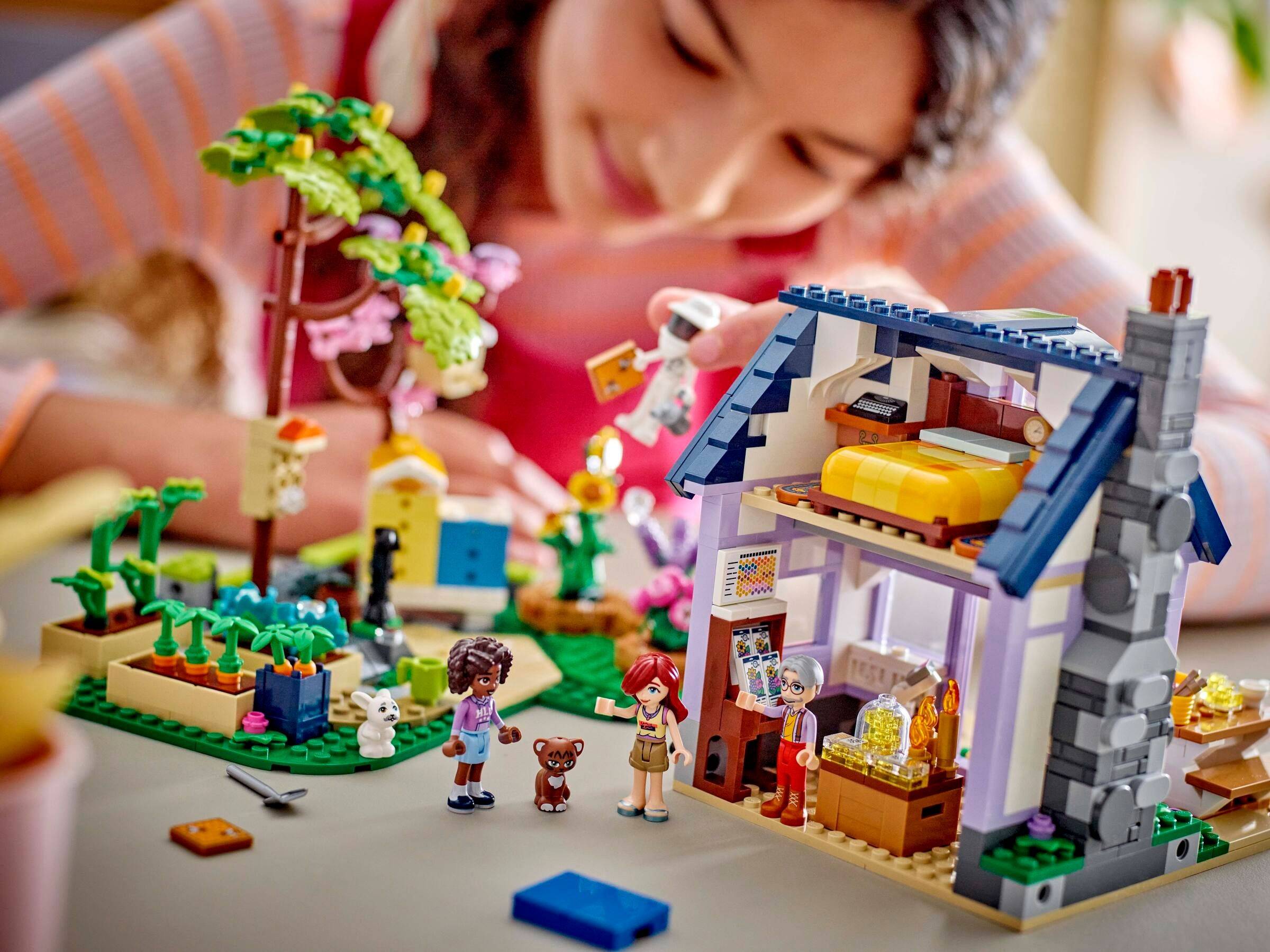 LEGO® Friends 42669 Haus und Blumengarten der Imker