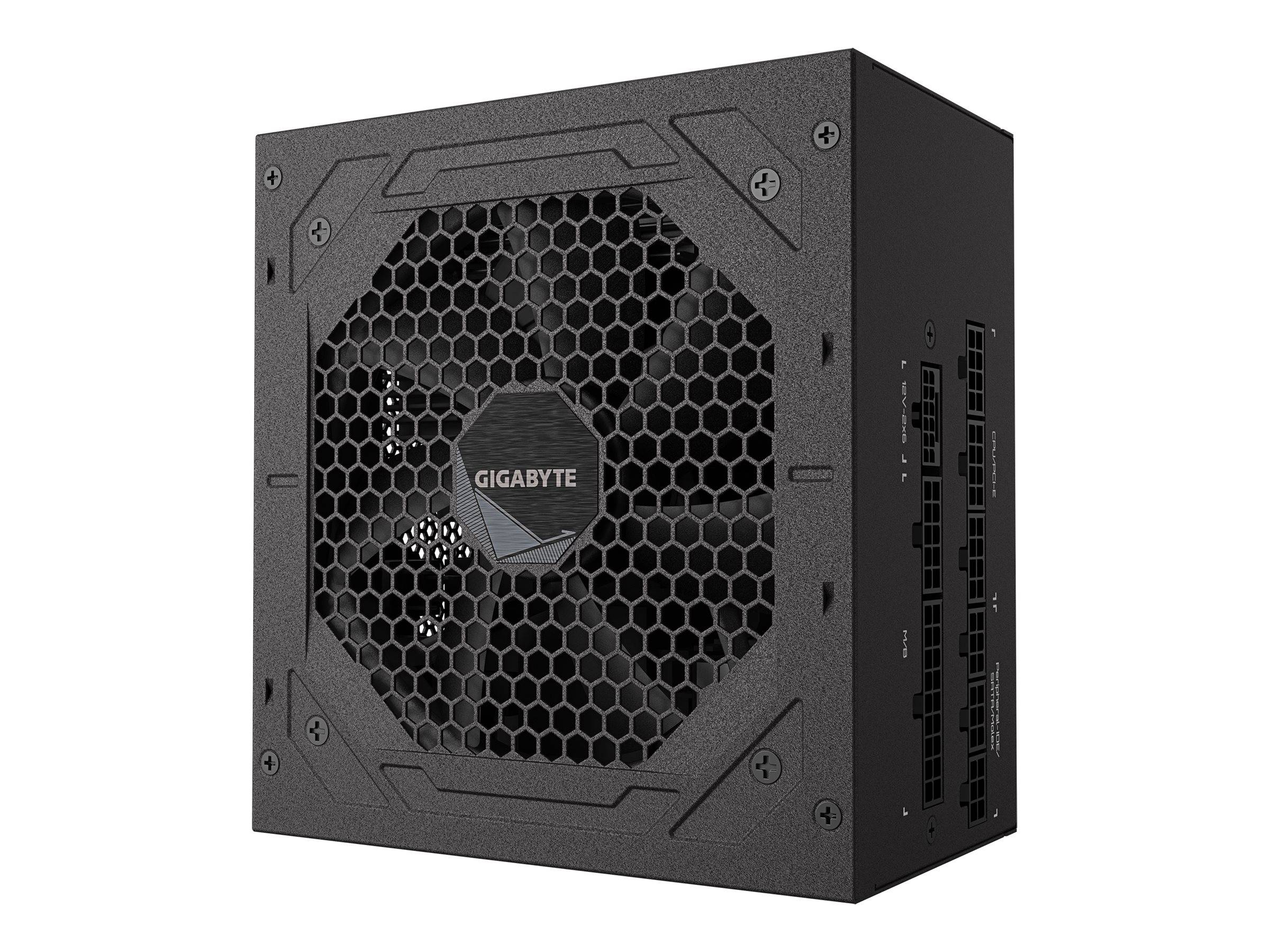 Eine schwarze Gigabyte Netzteileinheit mit einem großen Lüfter und mehreren Anschlüssen, entwickelt für die Installation von Computerhardware und Strommanagement.