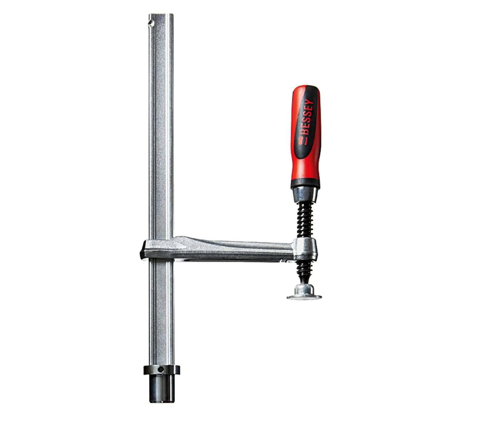 BESSEY Metallspannzwinge mit rotem Griff. Mit verschibbarem Arm für einstellbare Klemmung, verwendet zum Fixieren von Werkstücken.