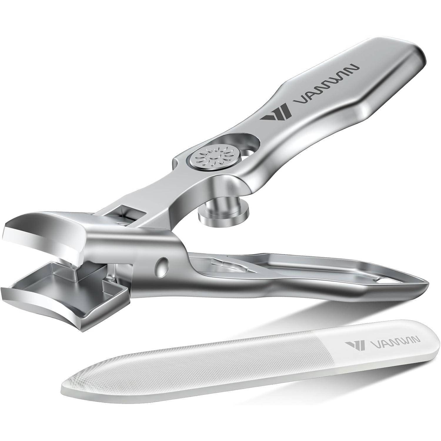 Eine Nagelknipser aus Edelstahl mit ergonomischem Design, begleitet von einer Nagelfeile aus Metall, die den Markennamen trägt.