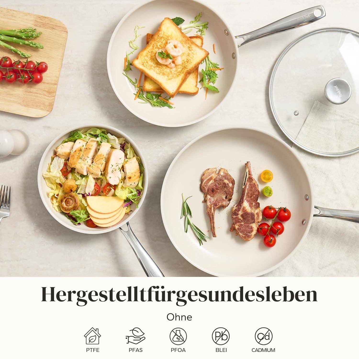 Vier Gerichte auf Pfannen: gegrilltes Hähnchen mit Salat, gebratene Garnelen, Lamm mit Tomaten und Gewürzen. Text lautet: 