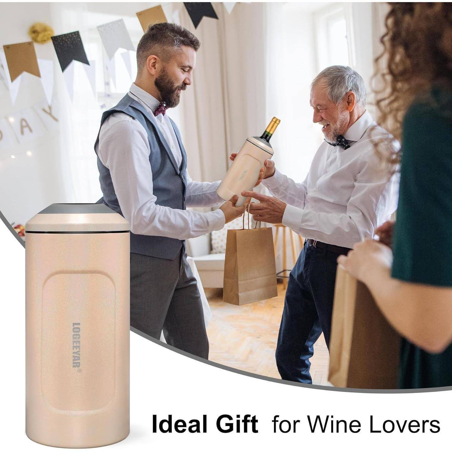 Ein Mann im Anzug und ein Mann mit Bart halten einen Weinkühler, lächeln. Text lautet: ‚Das ideale Geschenk für Weinliebhaber.