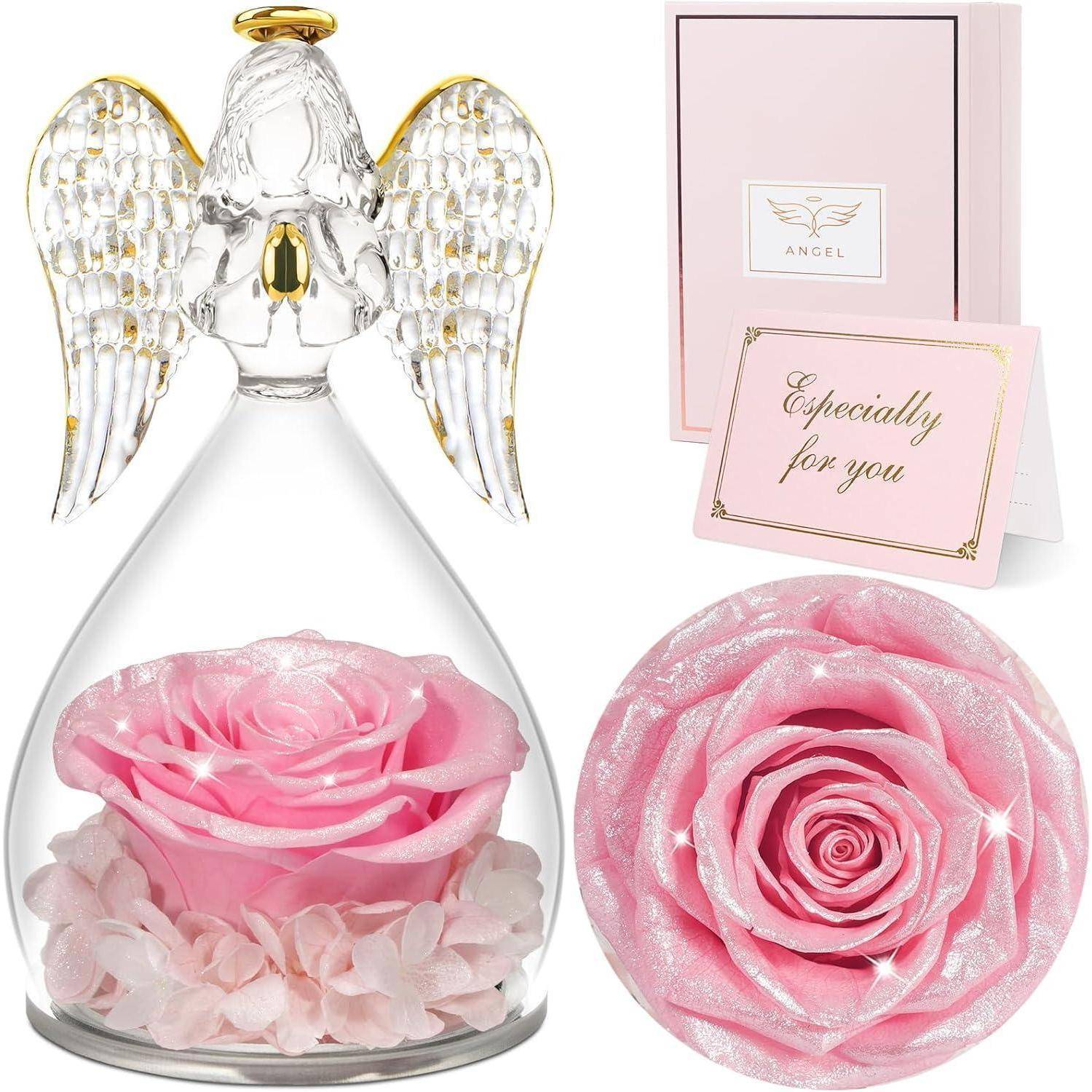 Eine klare Glasengelfigur umschließt eine rosa Rose. Daneben liegt eine rosa Karte mit der Aufschrift „Ganz besonders für dich
