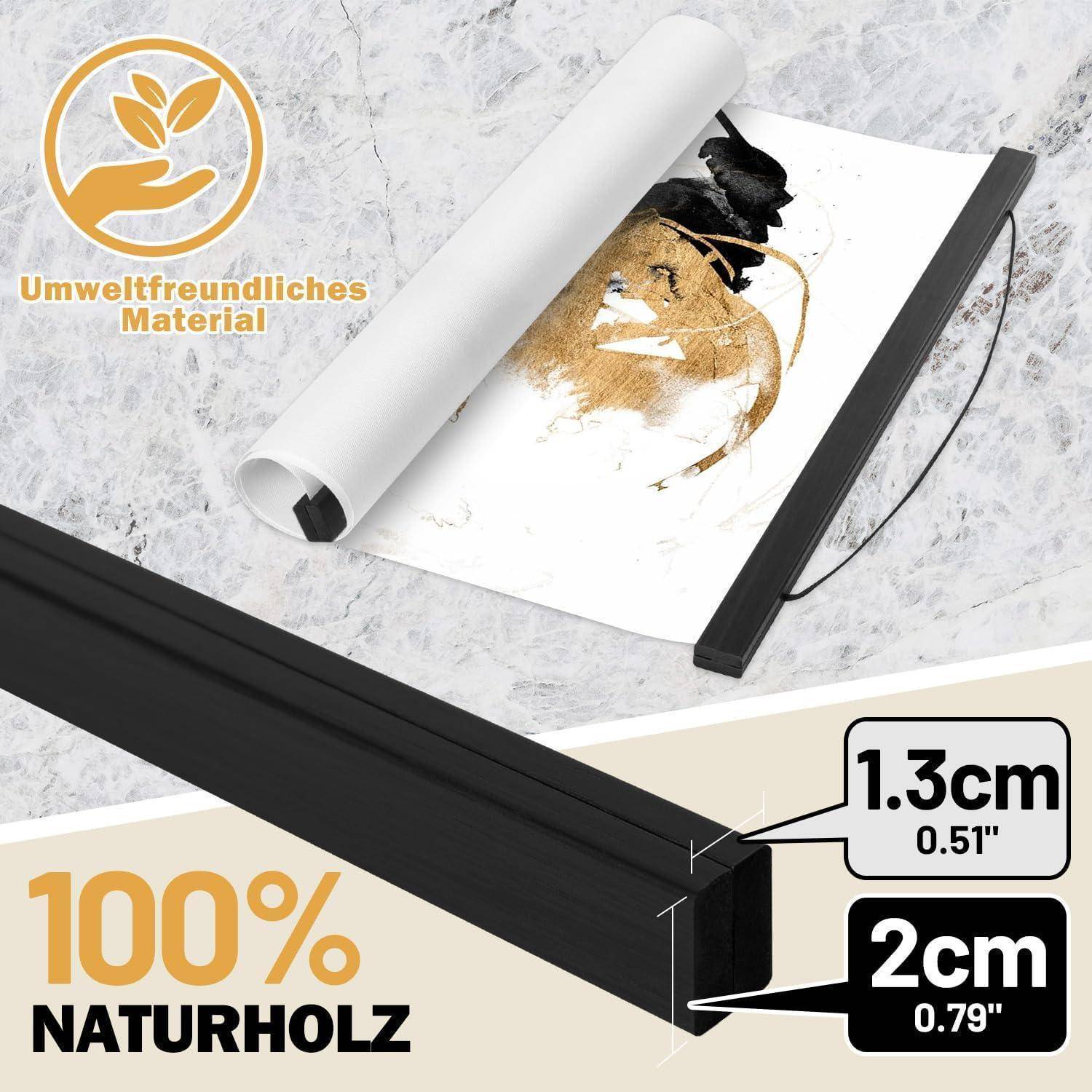 Poster auf Marmoroberfläche mit teilweise entrollter abstrakter Kunst. Zeigt Bilder von '100% NATURHOLZ' und 'Umweltfreundliches Material'. Schwarzer Rahmen mit Abmessungen: 1,3 cm bei 2 cm.