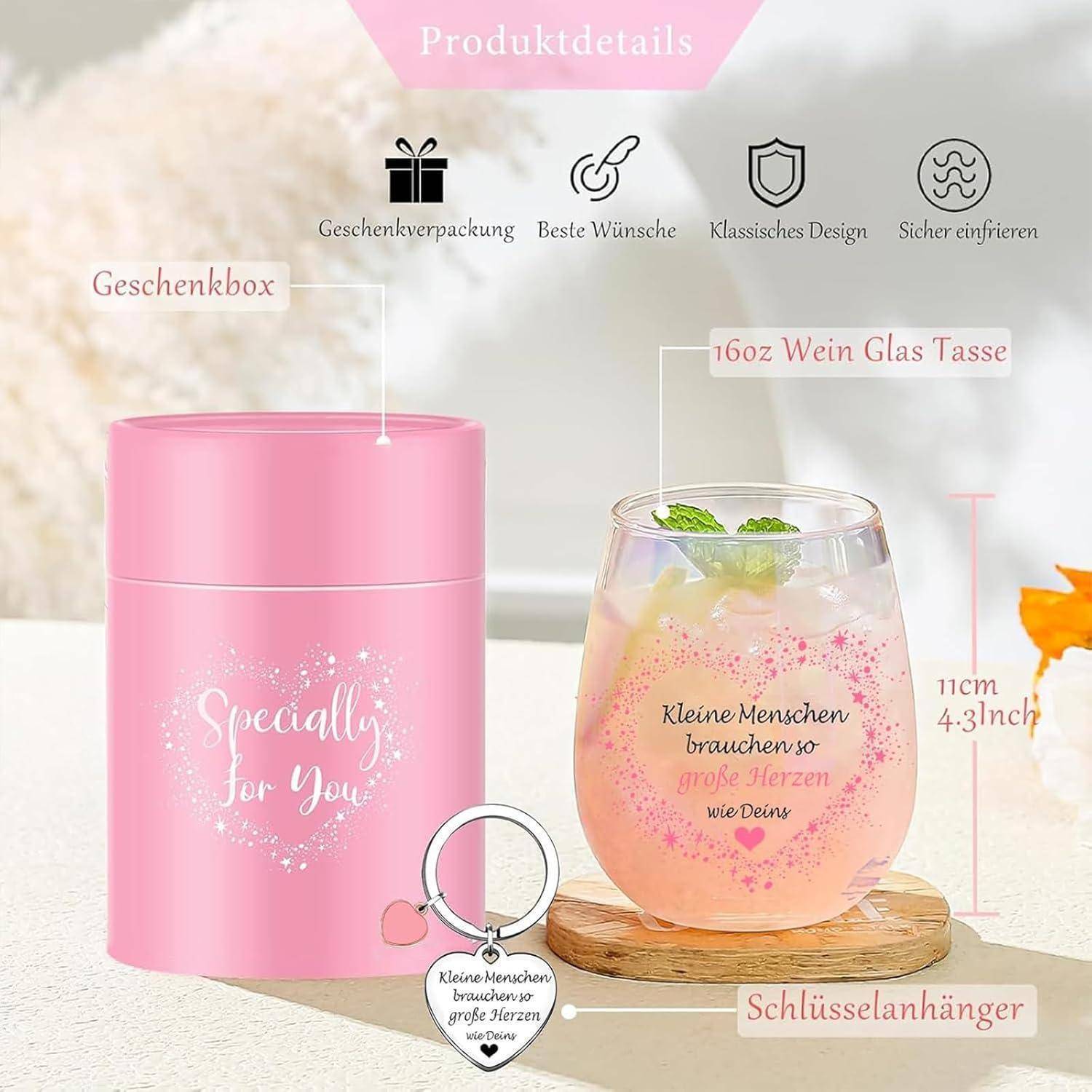 Rosa Geschenkbox und Glasbecher mit rosa Limonade, beschriftet mit 