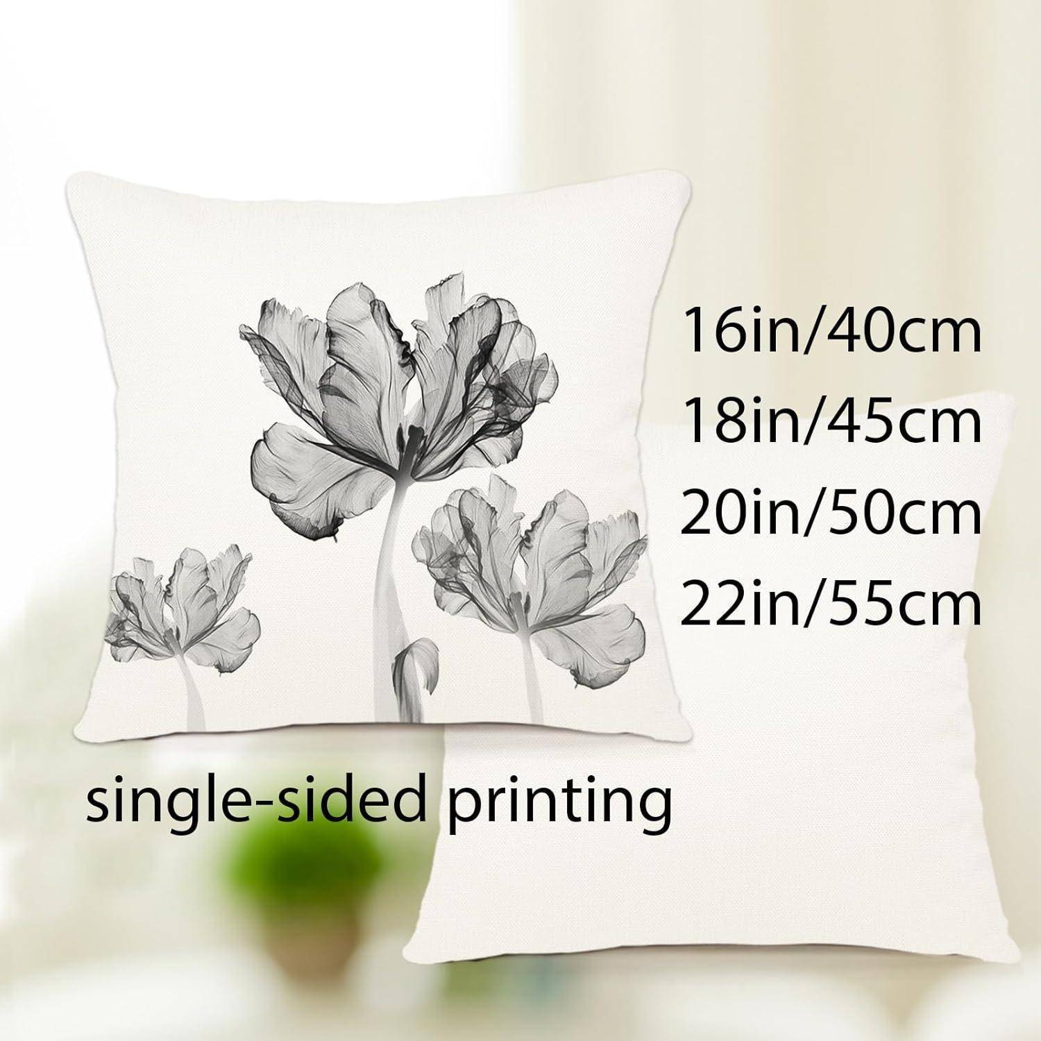 Kissen mit schwarzem und weißem Blumenmuster auf weißem Hintergrund; erhältlich in den Größen 16 Zoll/40 cm, 18 Zoll/45 cm, 20 Zoll/50 cm, 22 Zoll/55 cm.