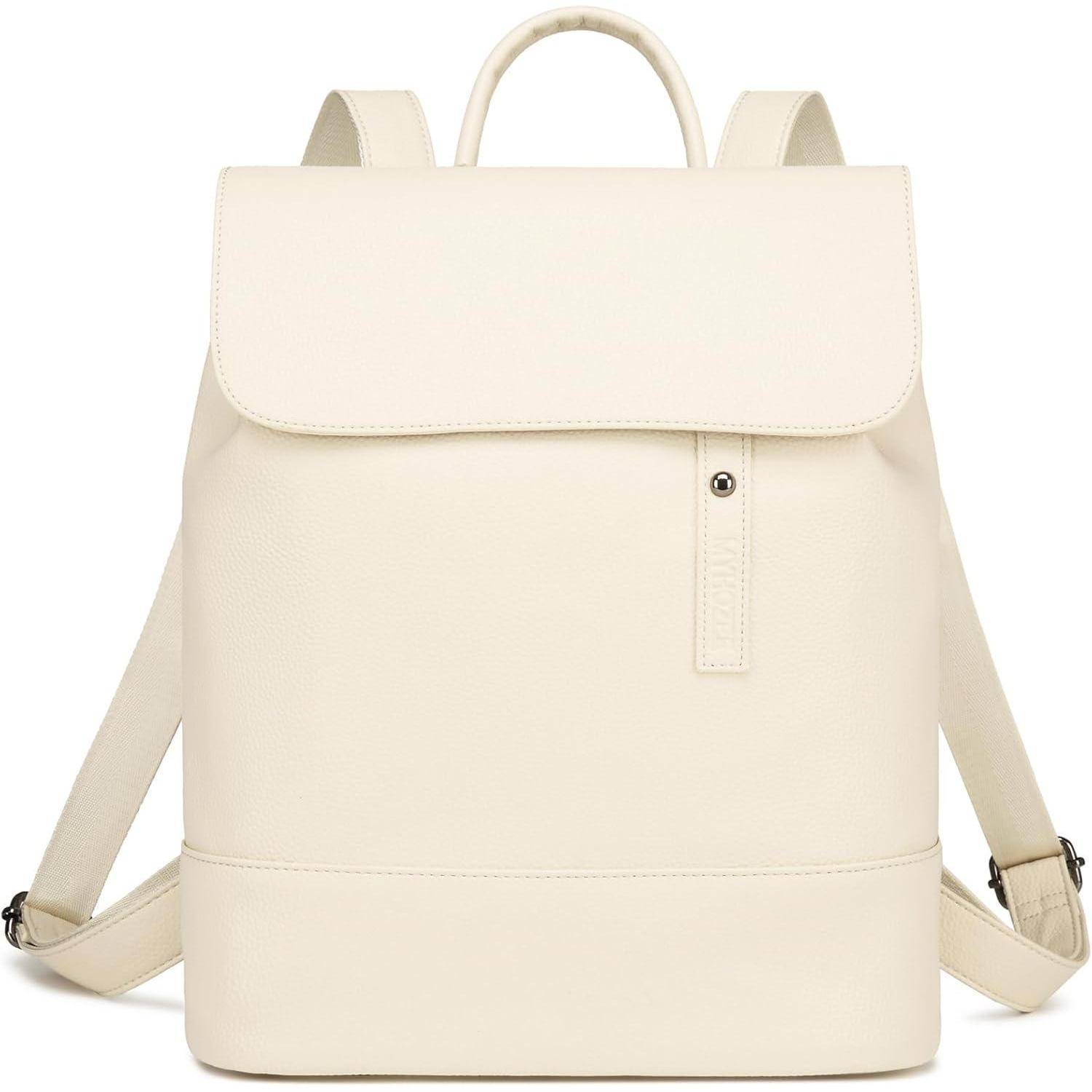 Ein cremefarbener, rechteckiger Rucksack mit Klappenverschluss und verstellbaren Trägern.