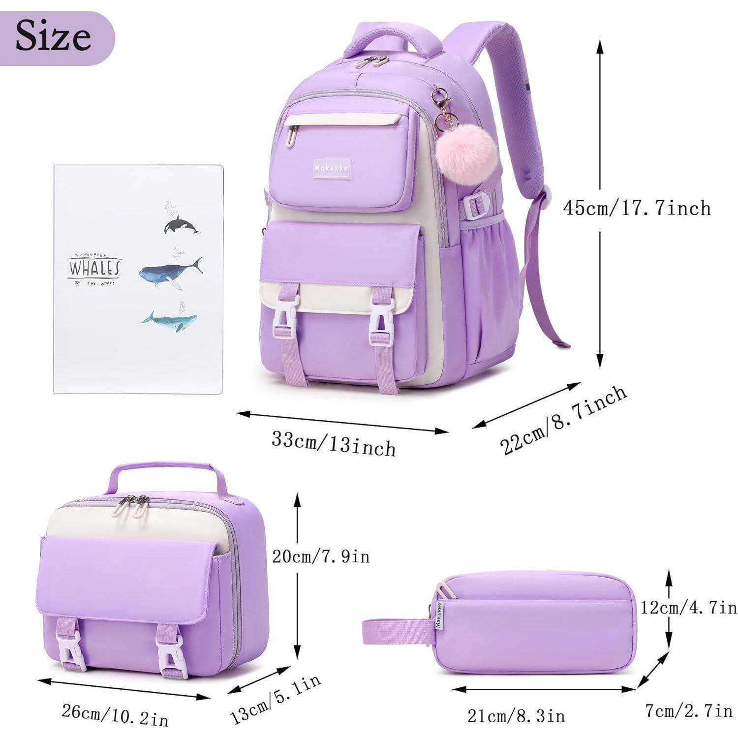 Ein violetter Rucksack-Set enthält einen Hauptrucksack, eine kleinere Tasche und ein Federmäppchen. Die Abmessungen sind in Zoll angegeben.