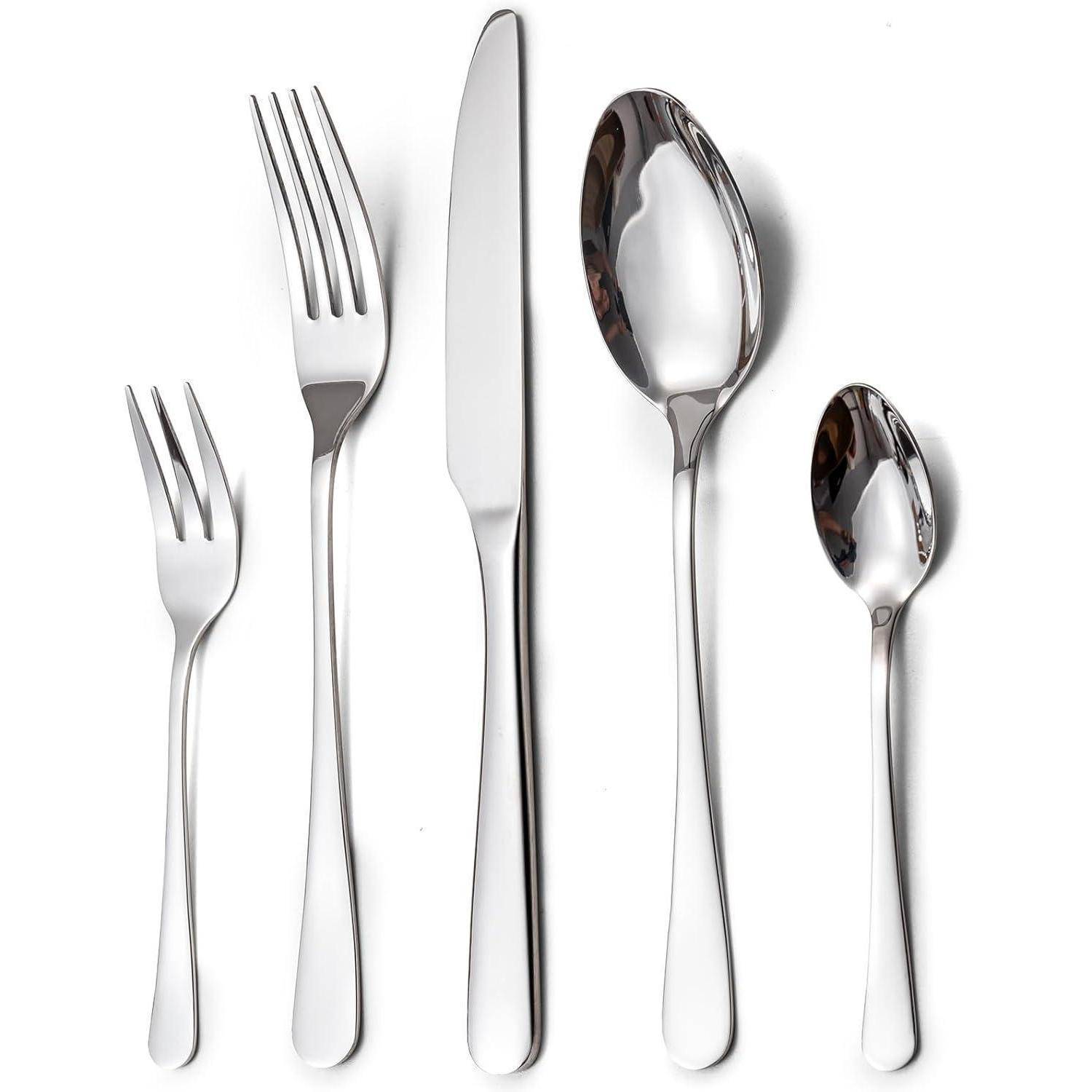 Ein Set aus fünf Besteckteilen aus Edelstahl: eine Desserggabel, eine Tafelgabel, ein Tafelmesser, einen Esslöffel und einen Teelöffel, nebeneinander angeordnet.