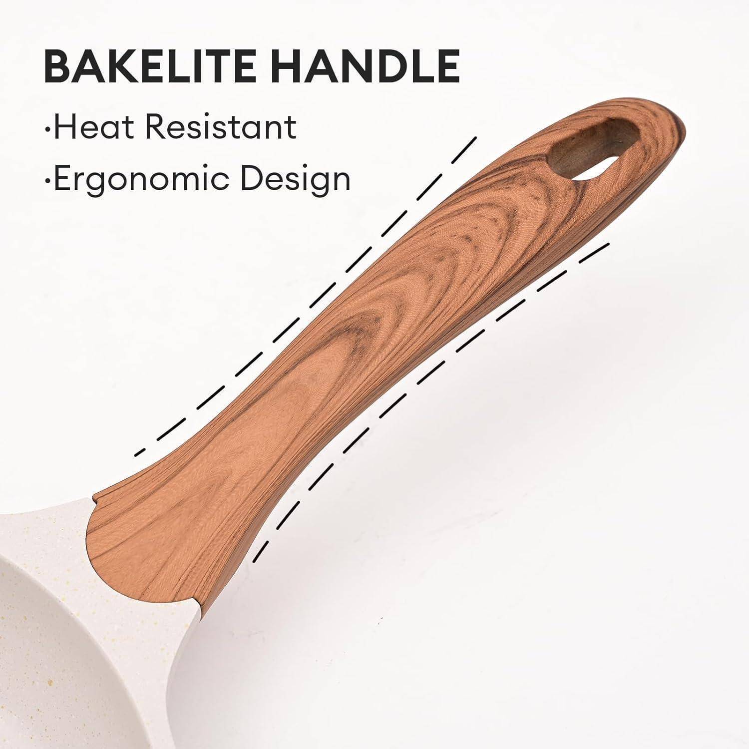 Griff mit Holzstruktur, gekennzeichnet als 'BAKELIT-GRIFF', beschrieben als 'Hitzebeständig' und 'Ergonomisches Design'. Teil einer Bratpfanne.