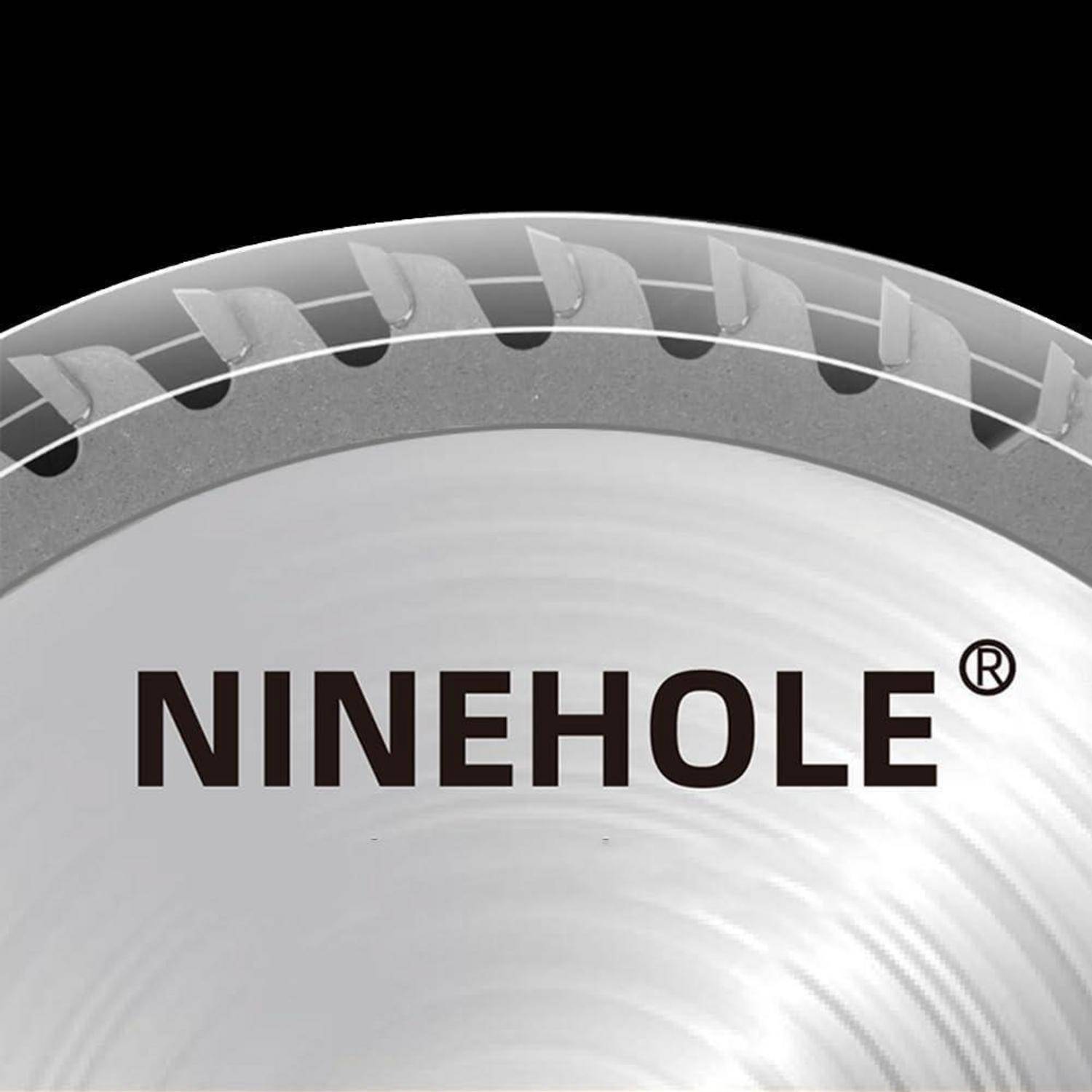 Eine Nahaufnahme einer kreisförmigen Sägeblatt-Klinge unter der Markenbezeichnung 'NINEHOLE', die prominent auf der Oberfläche des Blattes angezeigt wird.