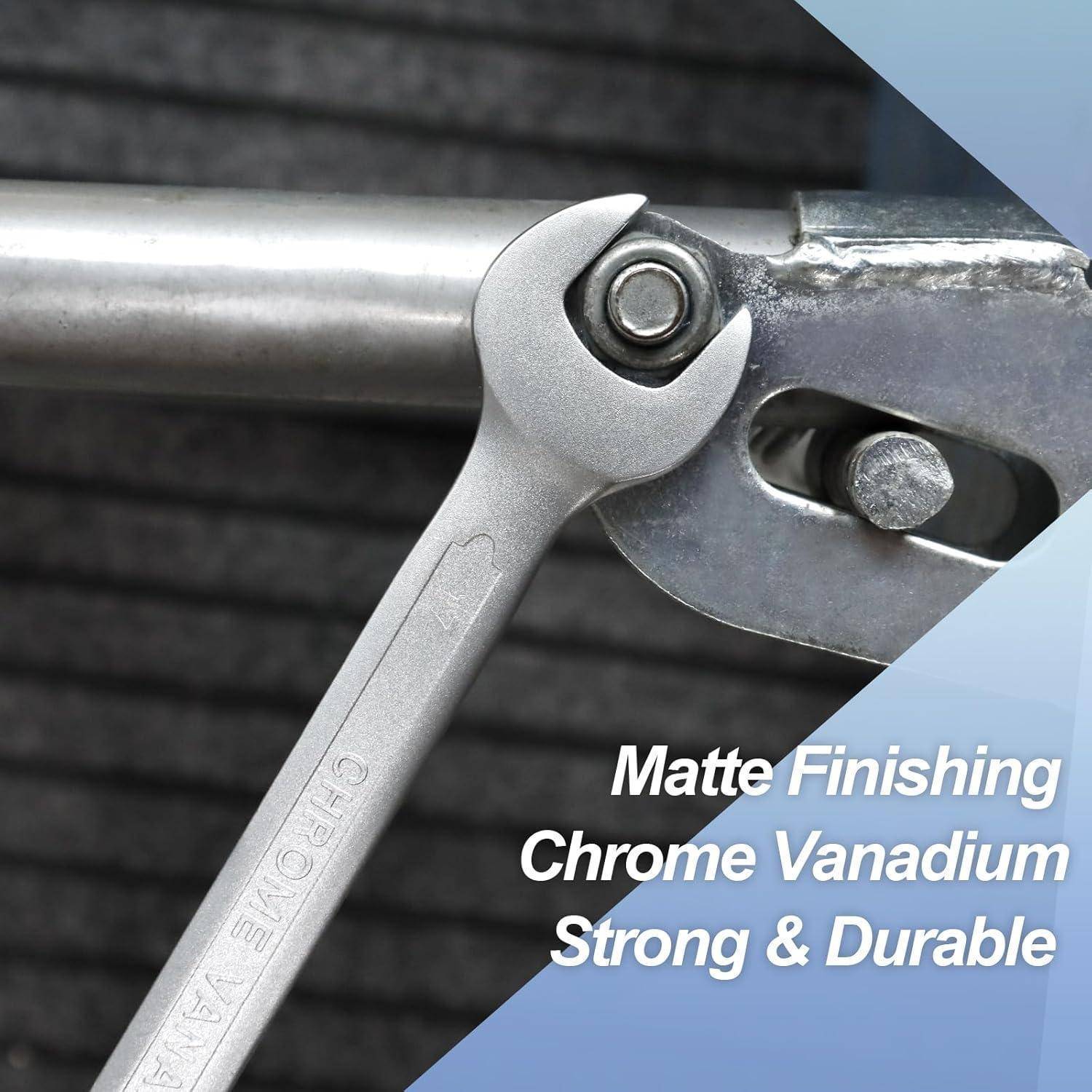 Ein silberner Schraubenschlüssel zieht eine Schraube fest und präsentiert seine matte Oberfläche. Text lautet: „Matte Veredelung Chrom-Vanadium Stark & Langlebig