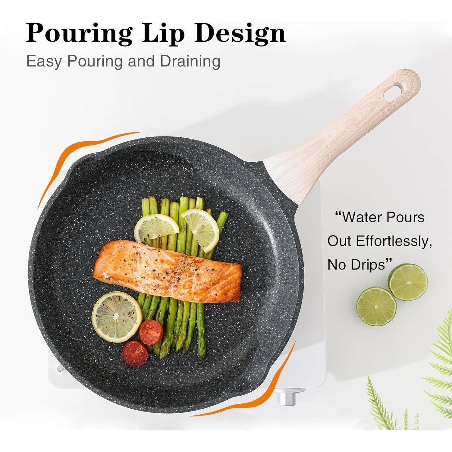 Bratpfanne mit 'Ausgießlippen-Design'; Lachs, Spargel und Zitronenscheiben im Inneren. Text: 'Wasser fließt mühelos ab, keine Tropfen'.