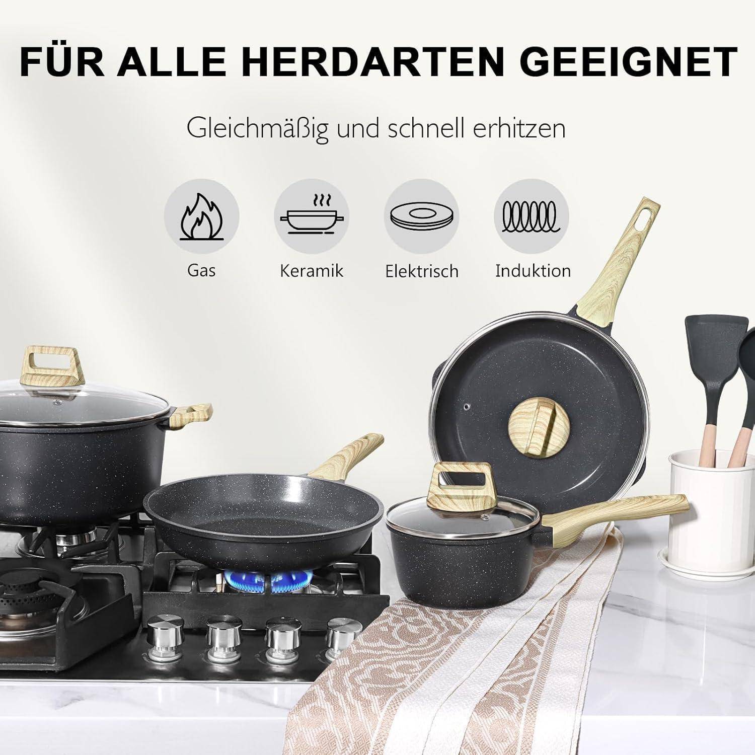 Ein Kochgeschirr-Set auf einem Herd mit der Beschriftung 'Für alle Herdarten geeignet', das die Kompatibilität mit Gas-, Keramik-, Elektro- und Induktionsherden zeigt.