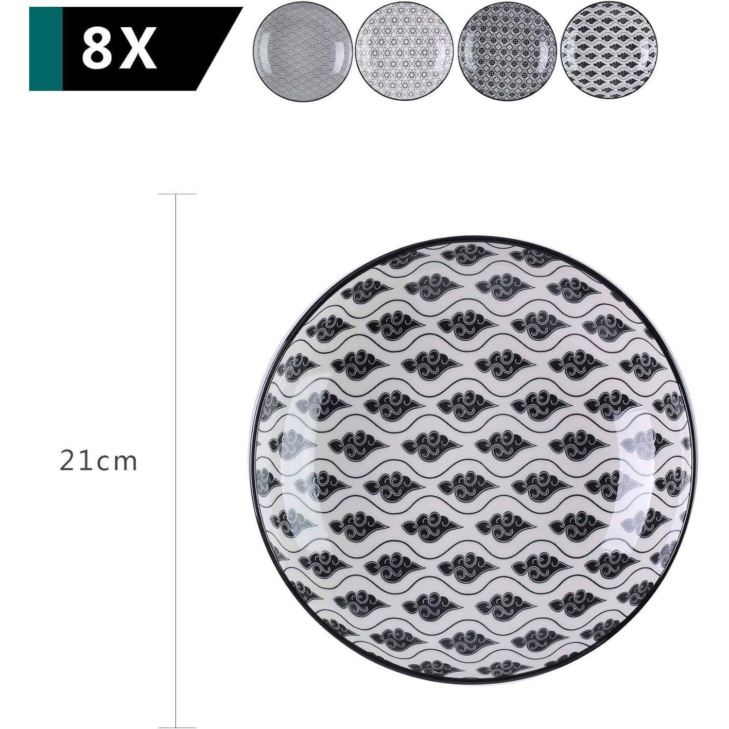 Set aus 8 Tellern mit schwarzen und weißen ornamentalen Mustern, jeder 21 cm im Durchmesser.