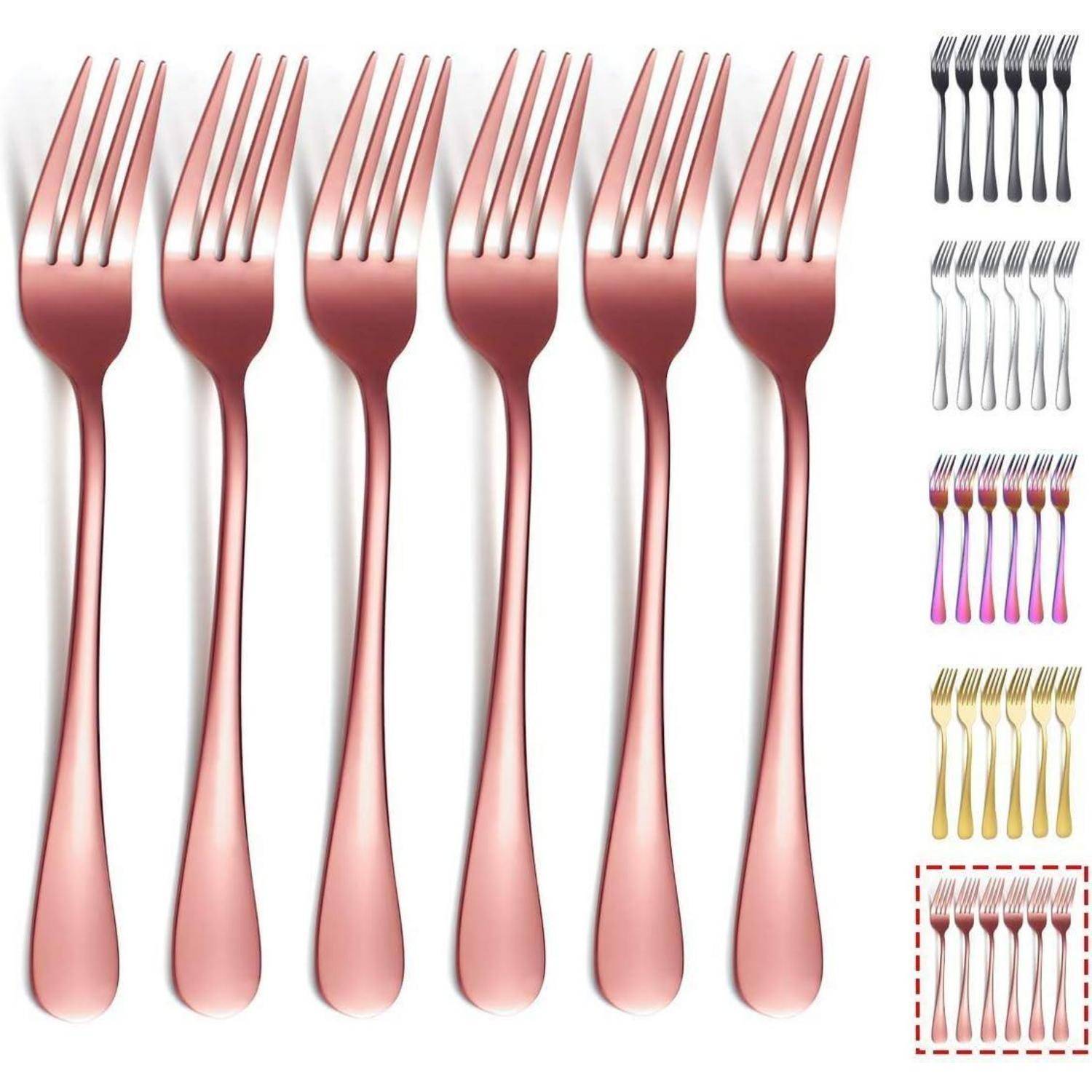 Sechs Metallgabeln in Roségold-Farbe, nebeneinander ausgerichtet, mit Farbvariationen der Gabeln auf der rechten Seite.