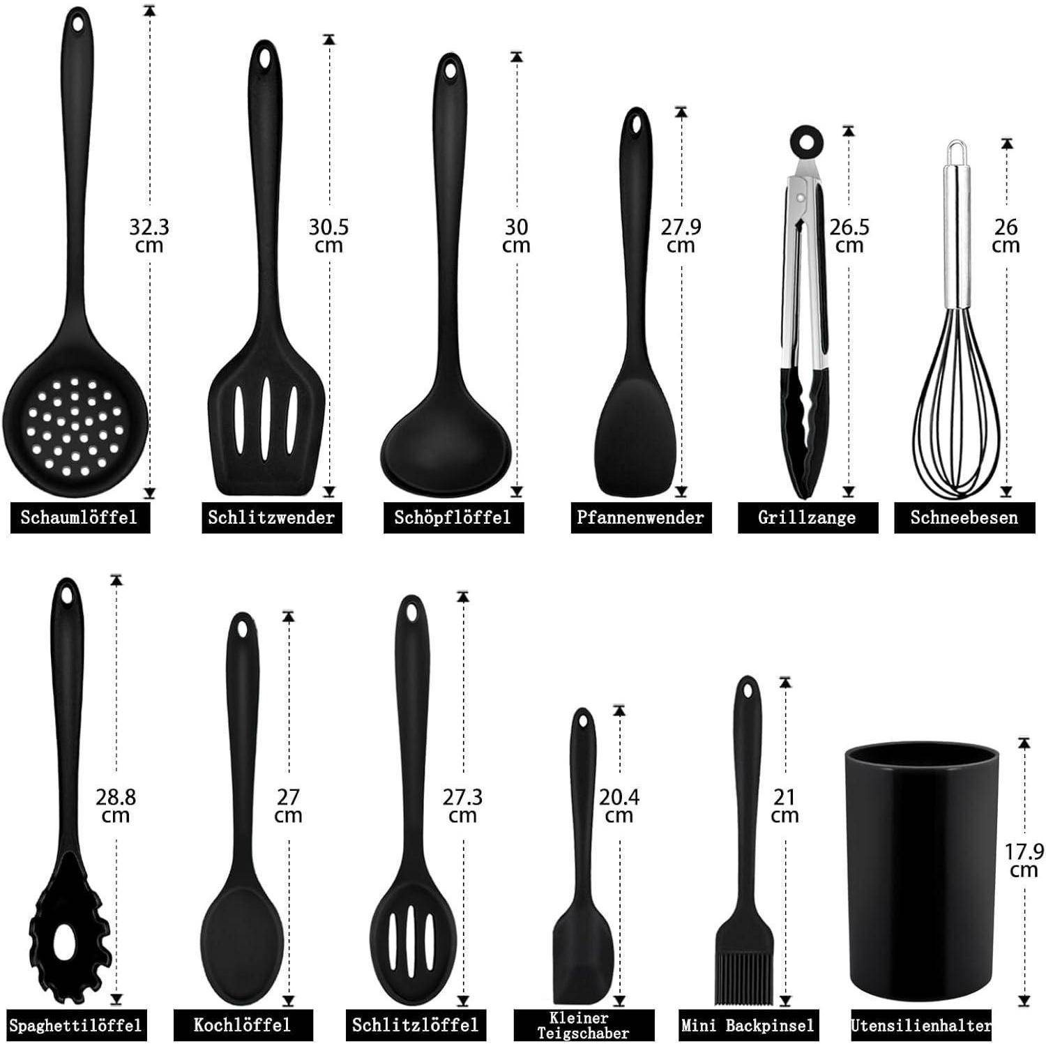Ein Set schwarzer Küchenutensilien mit ihren Längen in Zentimetern, bestehend aus Schöpflöffeln, Pfannenwender, Zangen, einem Schneebesen, Messbecher und einem Halter.