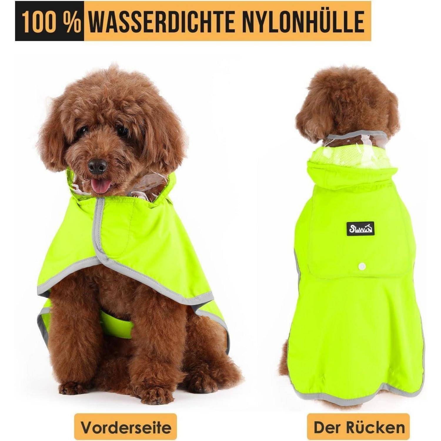 Ein kleiner brauner Hund trägt eine helle gelbe wasserdichte Nylonjacke. Front- und Rückenansichten werden gezeigt, wobei das Design der Jacke hervorgehoben wird.