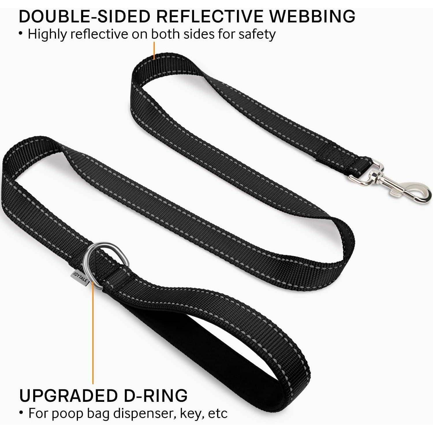 Eine schwarze Leine mit beidseitigem reflektierendem Gurtband für mehr Sicherheit, ausgestattet mit einem verbesserten D-Ring zum Befestigen von Gegenständen wie einem Kotbeutel-Spender oder Schlüssel.