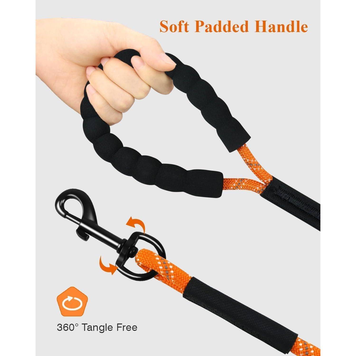 Eine Hand, die eine Hundeleine mit einem weich gepolsterten Griff hält. Die Leine hat ein orange-schwarzes Design mit einem Metallclip, der sich 360 Grad dreht, um Verwicklungen zu verhindern.