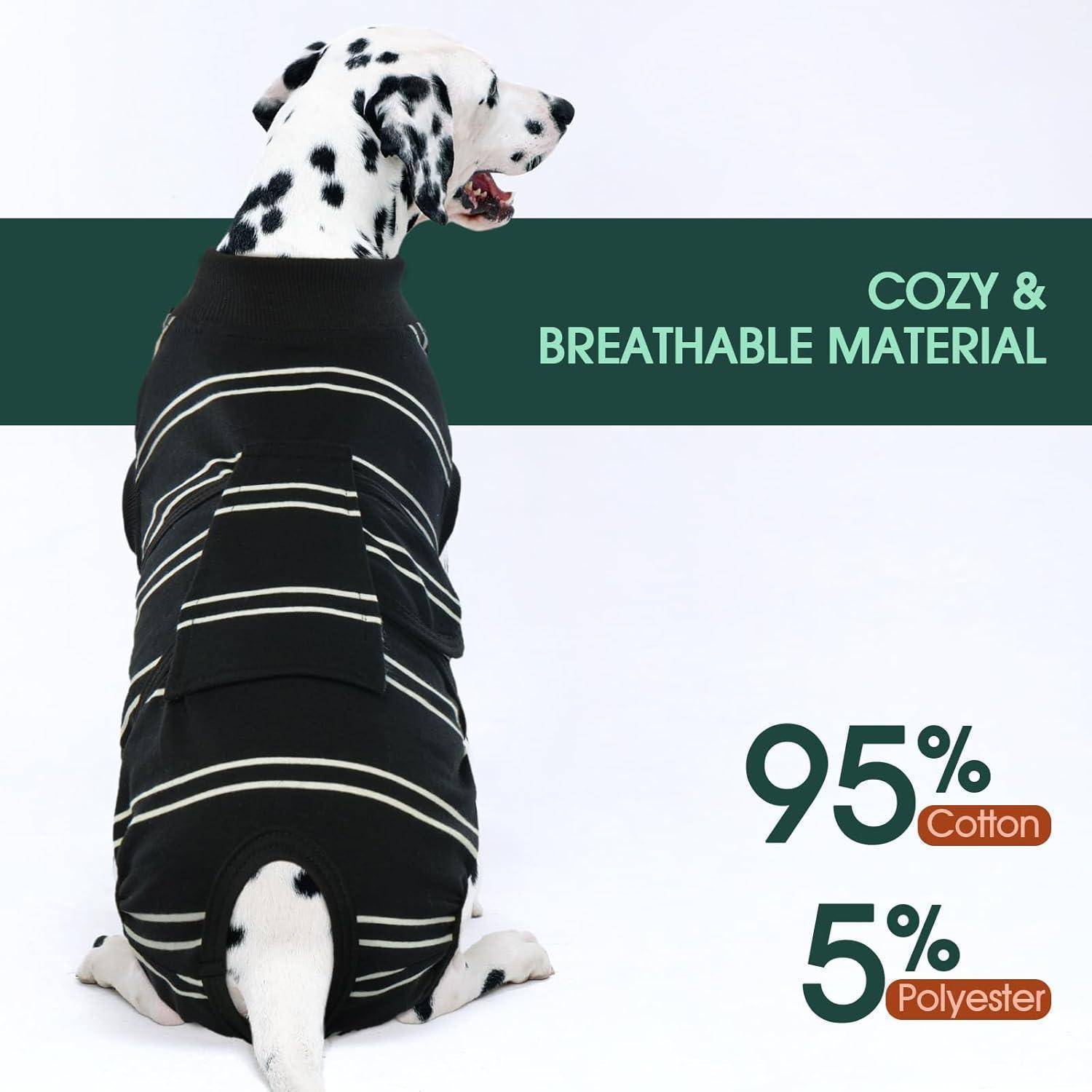 Ein Hund mit gestreiftem Pullover sitzt; Text lautet 'Kuschelig & atmungsaktives Material', '95% Baumwolle', '5% Polyester'.