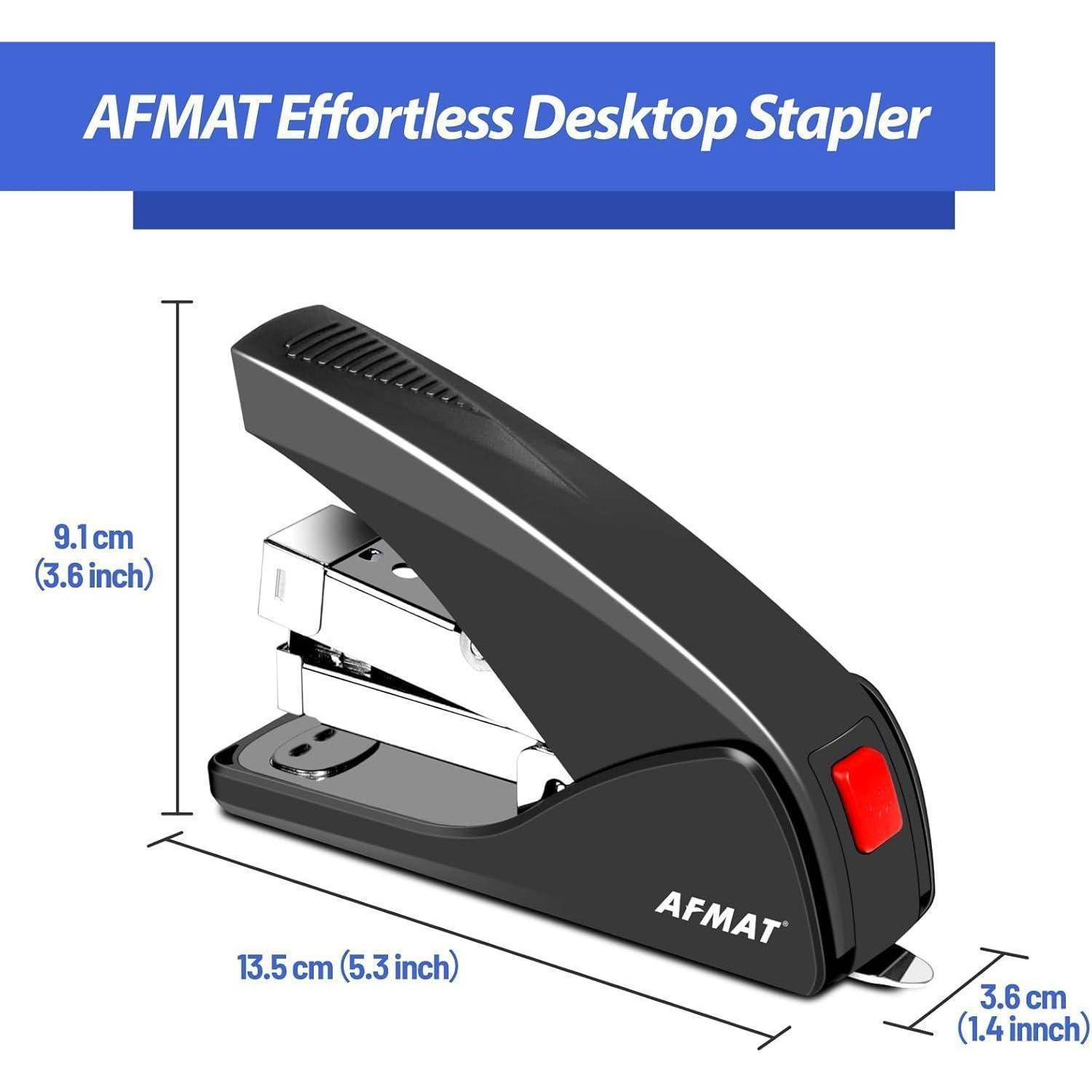 AFMAT Müheloser Desktop-Hefter' mit Abmessungen: 13,5 cm (5,3 Zoll) Länge, 9,1 cm (3,6 Zoll) Höhe, 3,6 cm (1,4 Zoll) Breite.