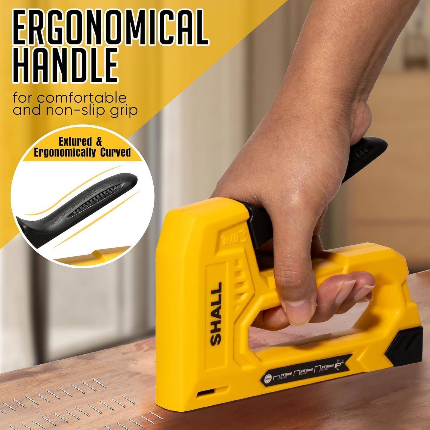 Eine Hand umfasst einen gelben Hefter mit einem ergonomischen Griff, ausgestattet mit einer rutschfesten Oberfläche für Komfort und Kontrolle. Der Text hebt die Designvorteile hervor.