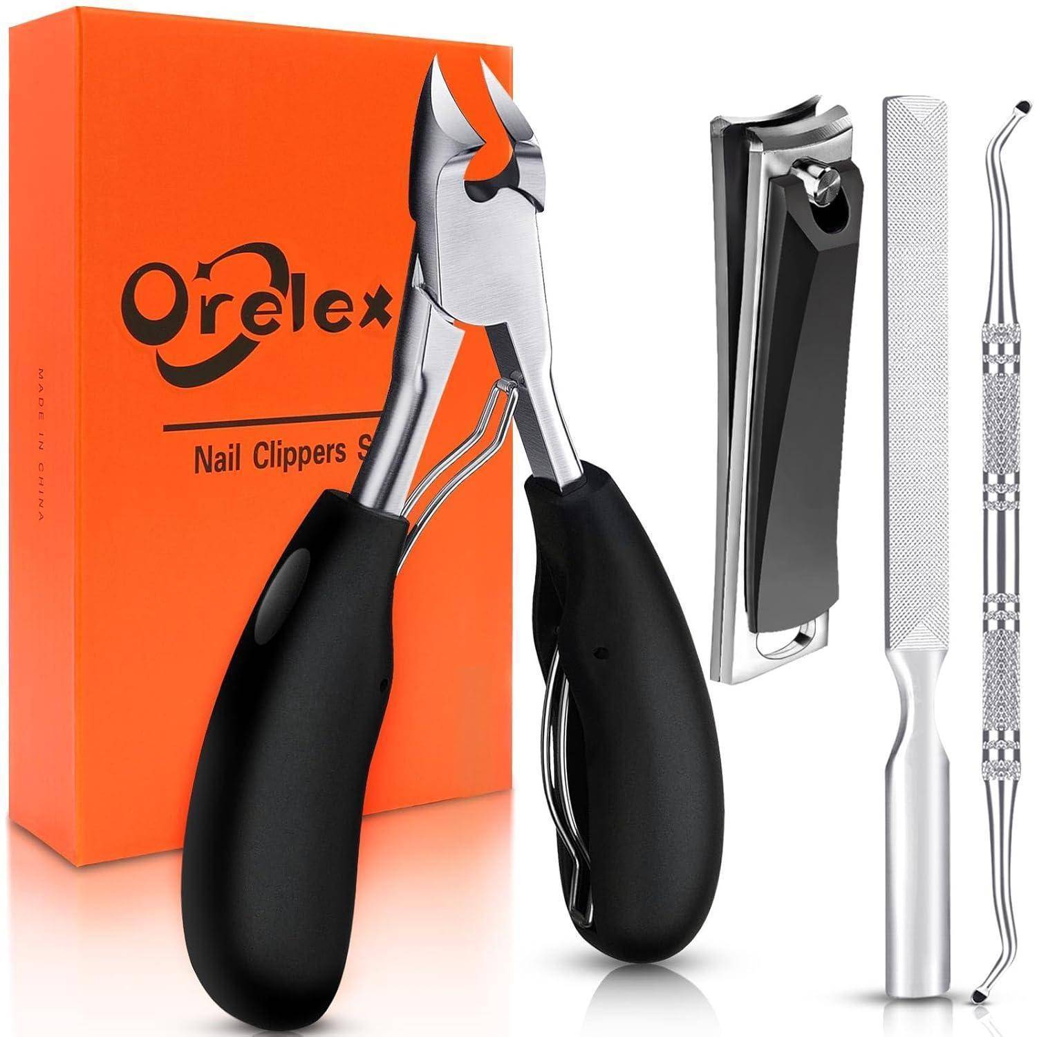 Nagelknipser-Set mit Hautfalzange, einem Nagelknipser, einer Nagelfeile und einem Nagelreiniger, neben einer orangefarbenen Schachtel mit der Aufschrift 