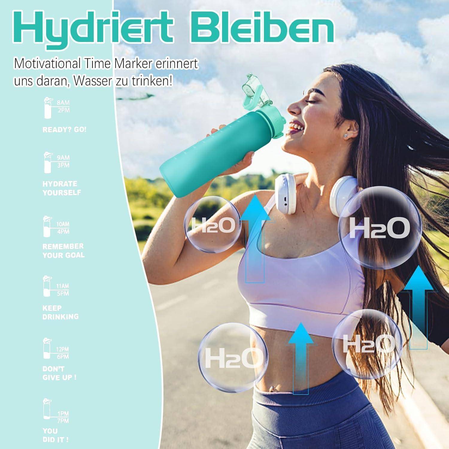 Frau trinkt Wasser aus einer Flasche beim Joggen, mit motivierenden Tipps wie ‚Bleib hydriert!', ‚Gib niemals auf!', und ‚Trinkhilfe