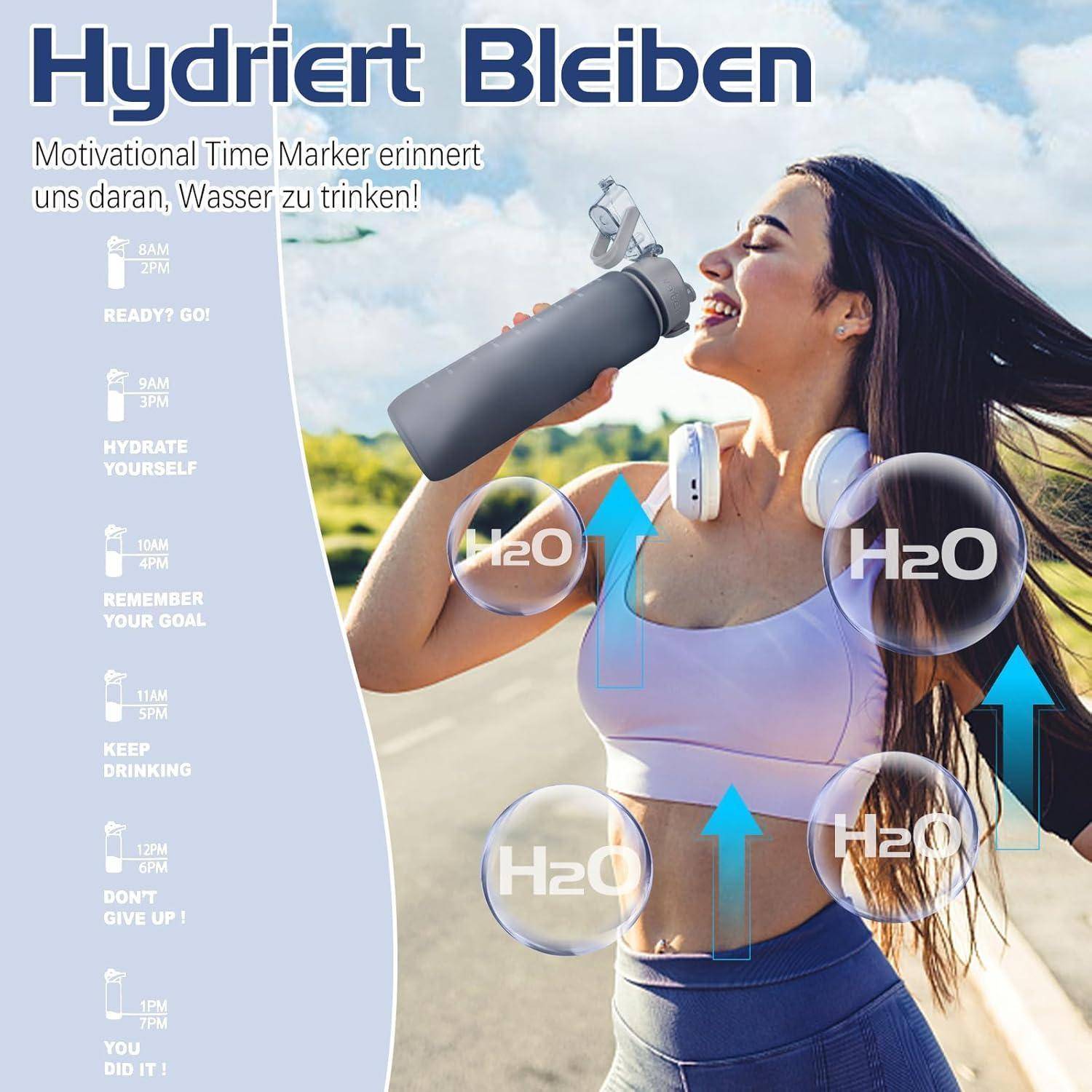 Eine Frau im Freien trinkt aus einer mit 'H2O' beschrifteten Wasserflasche, mit dem Text 'Hydriert Bleiben' und motivierenden Erinnerungen, Wasser zu trinken.