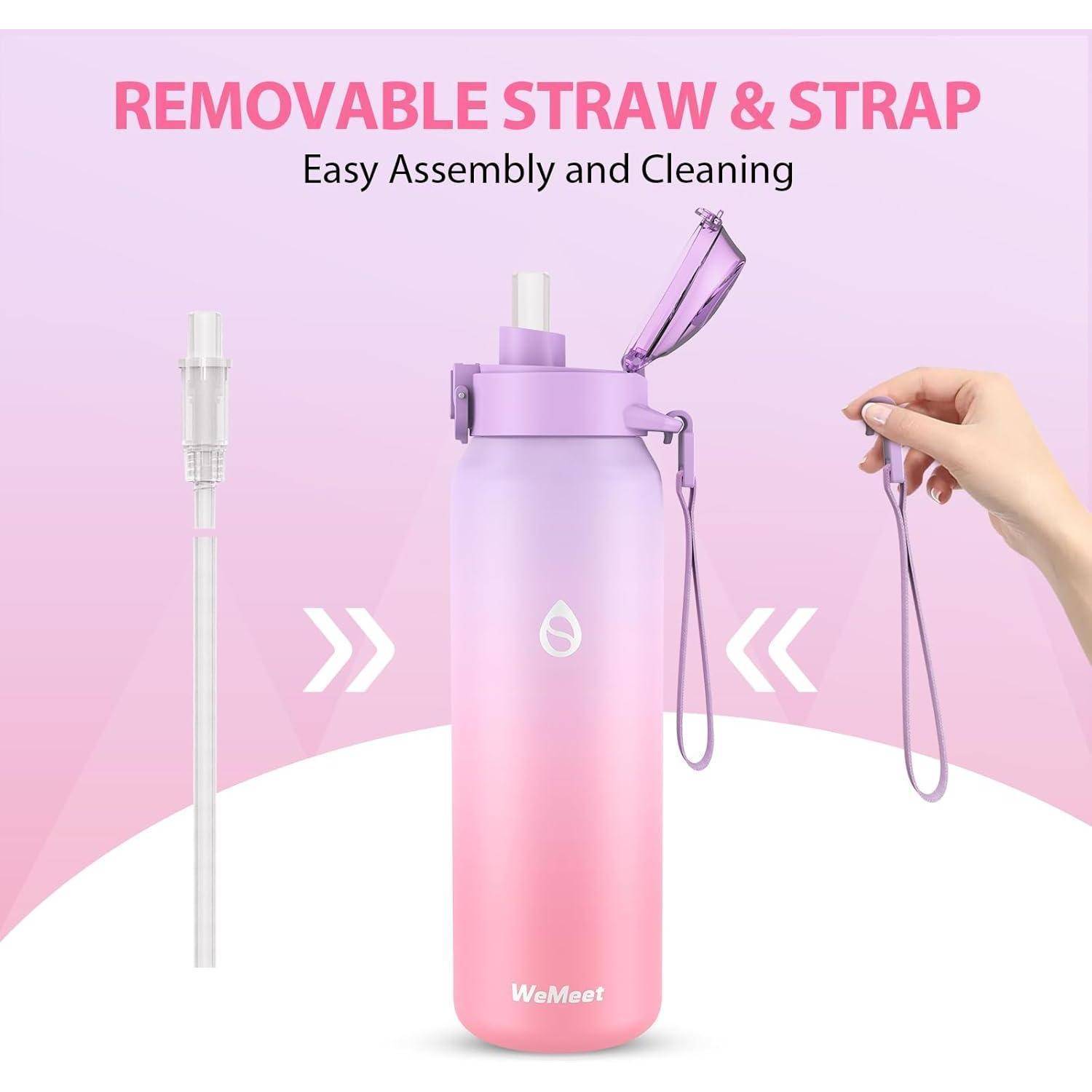 Eine Hand zeigt den herausnehmbaren Strohhalm und den Riemen einer pinken Ombre-Wasserflasche mit der Aufschrift 